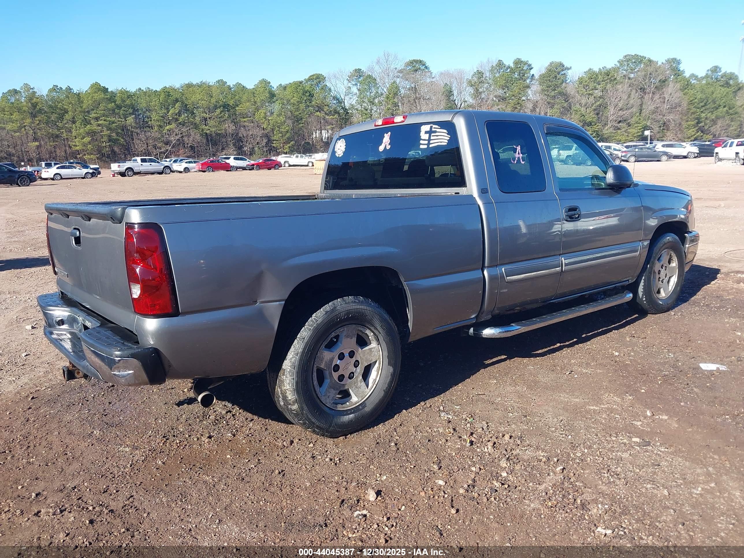CHEVROLET SILVERADO image 4