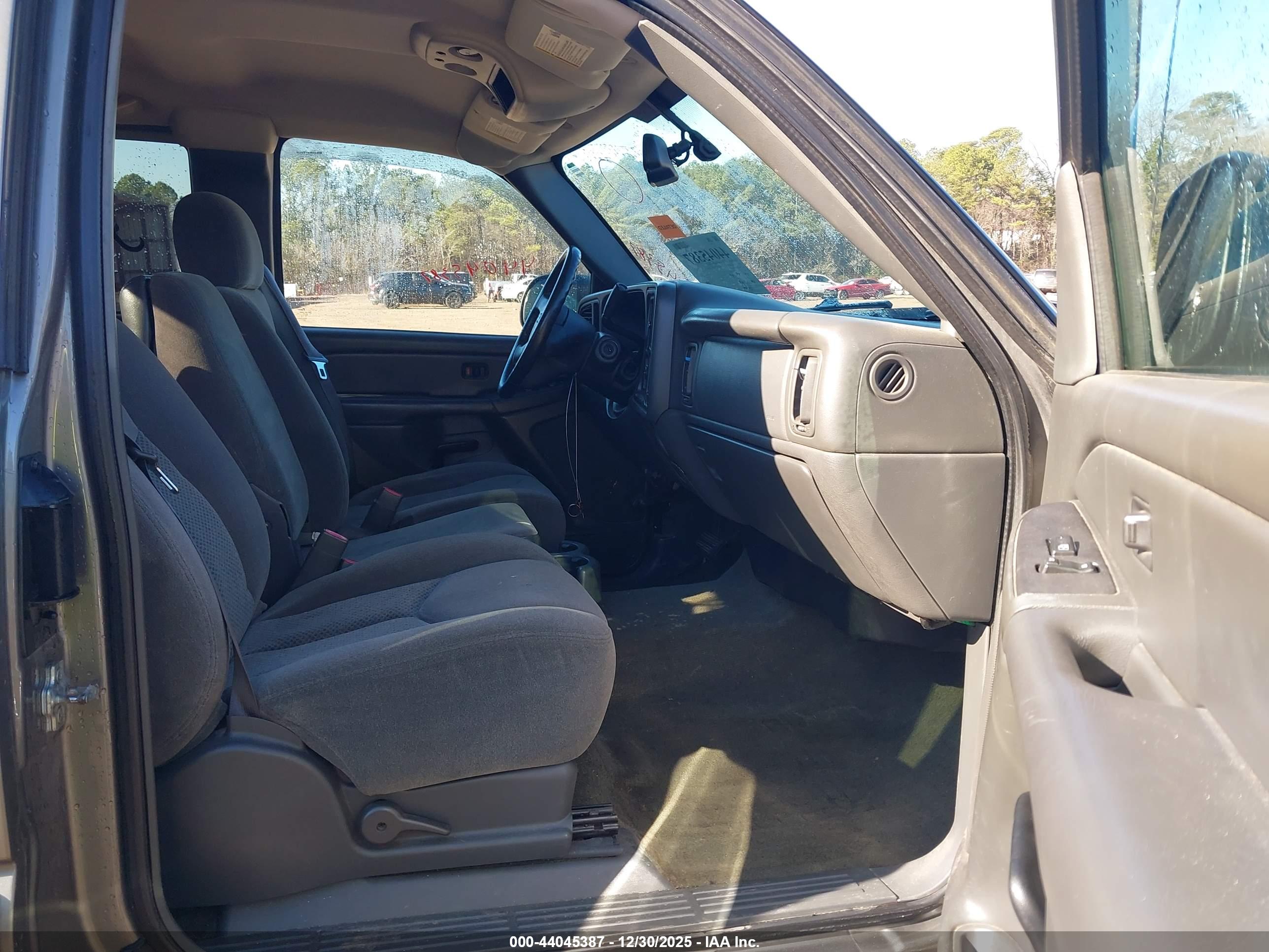 CHEVROLET SILVERADO image 5