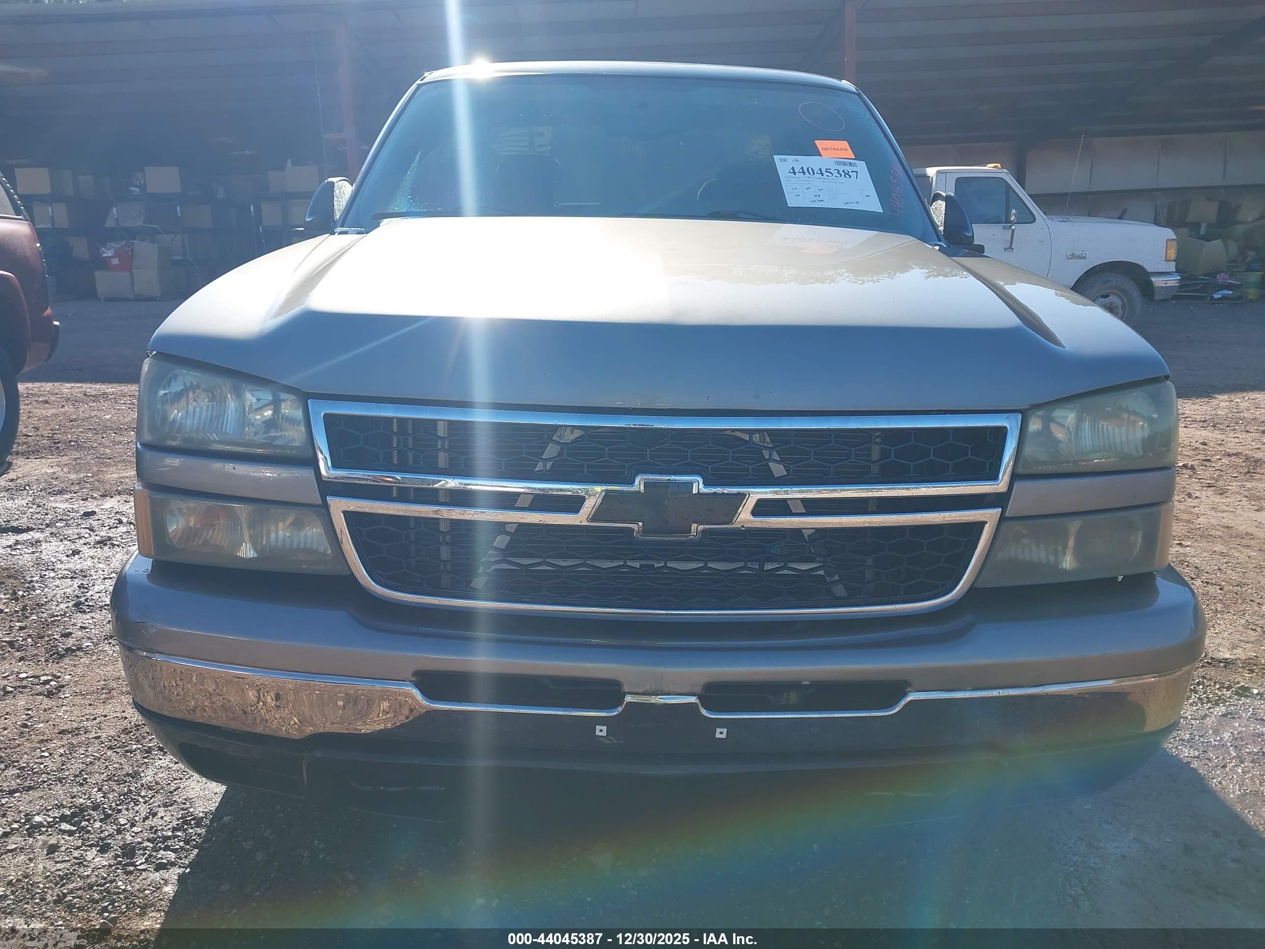 CHEVROLET SILVERADO image 6