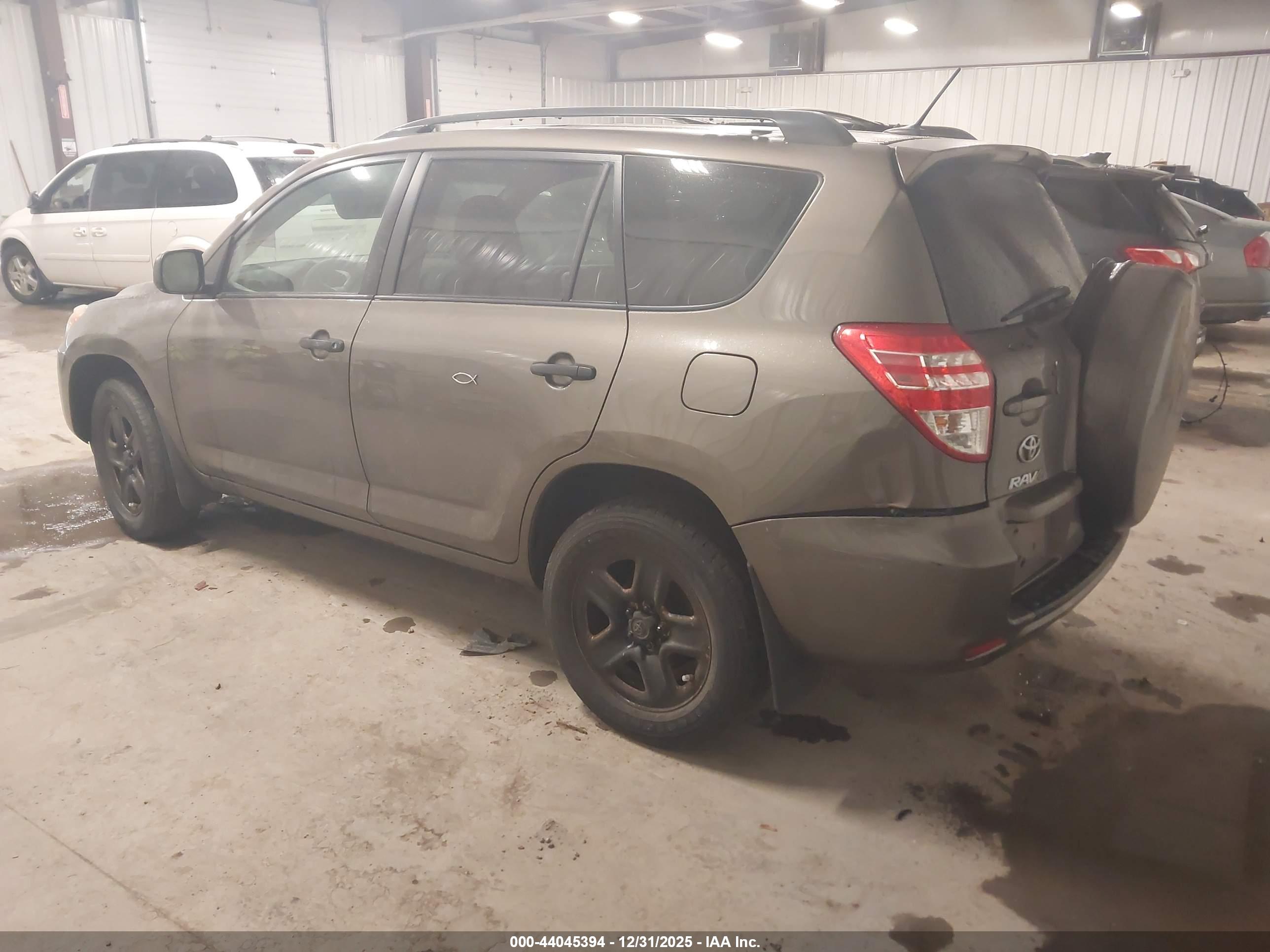 TOYOTA RAV4 image 3