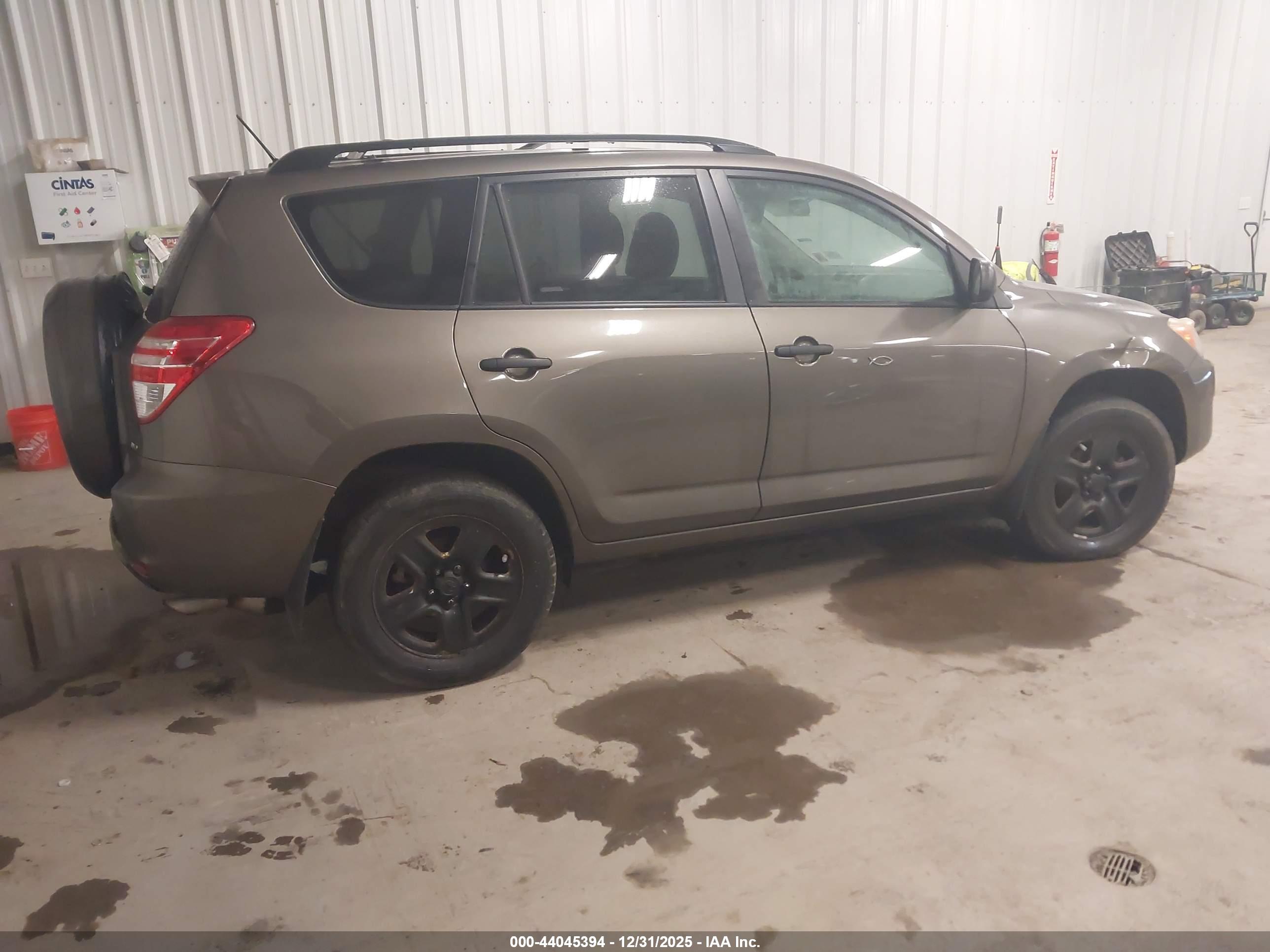 TOYOTA RAV4 image 4