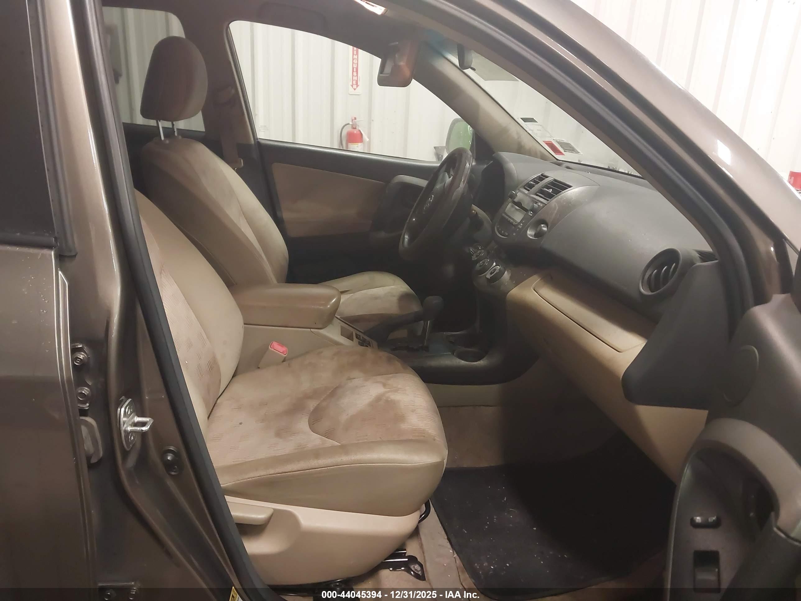 TOYOTA RAV4 image 5