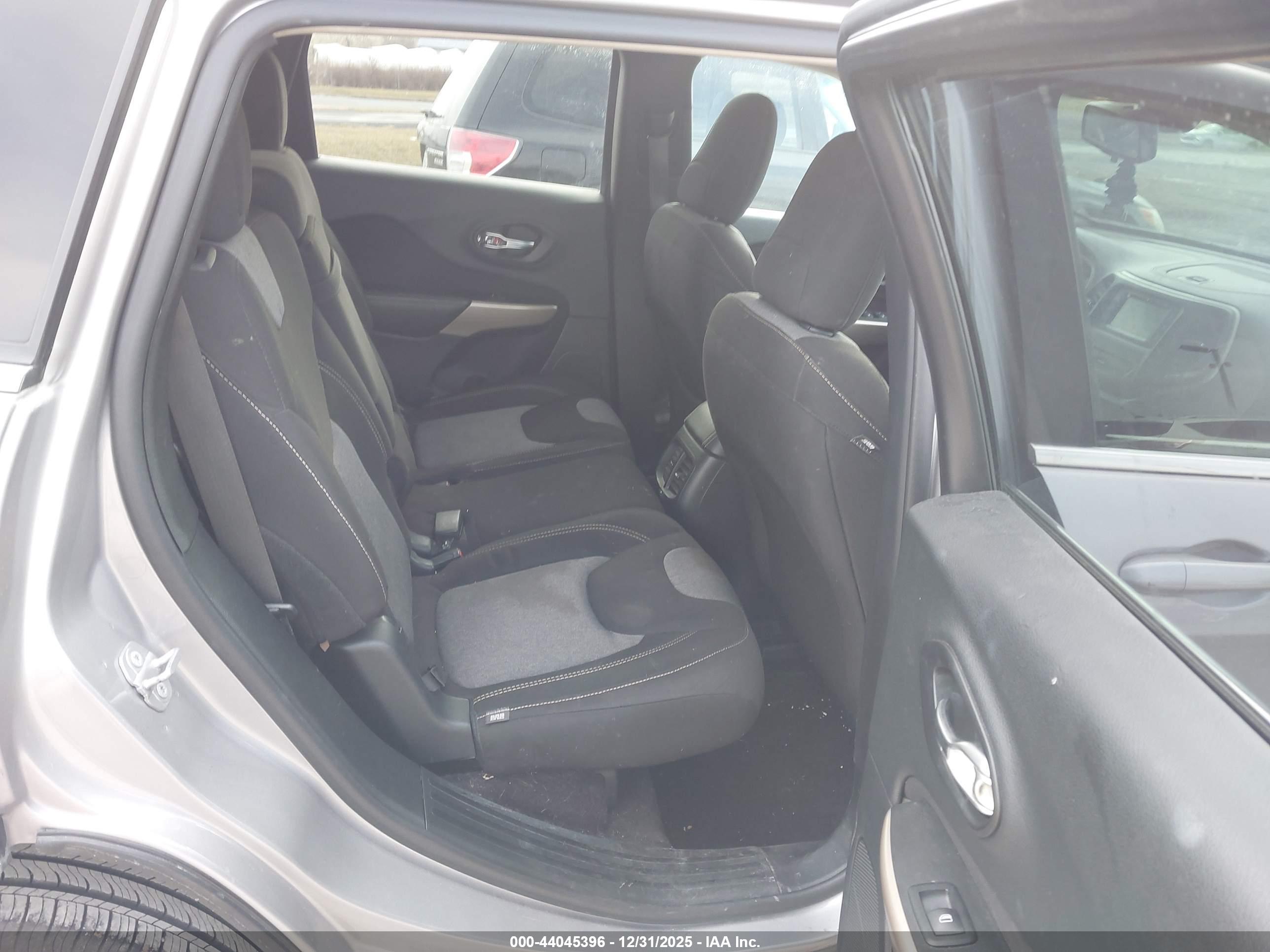 JEEP CHEROKEE image 8