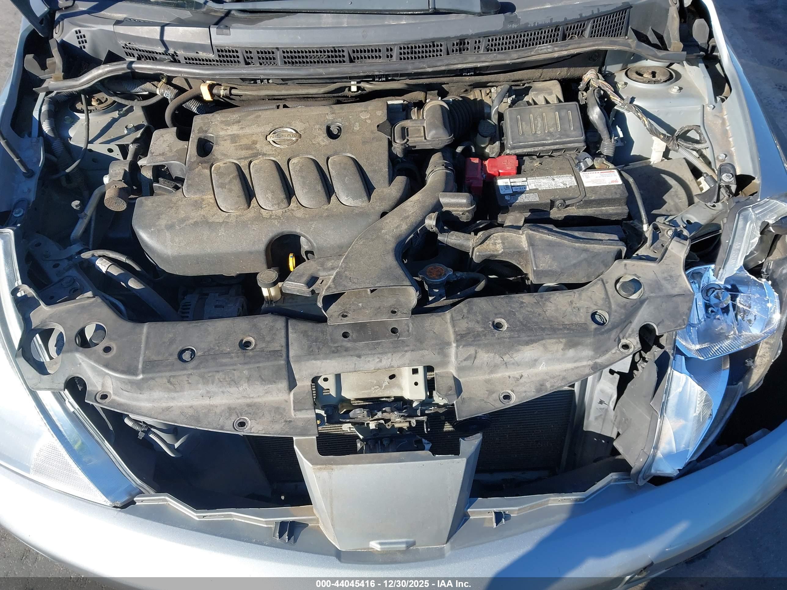 NISSAN VERSA image 10