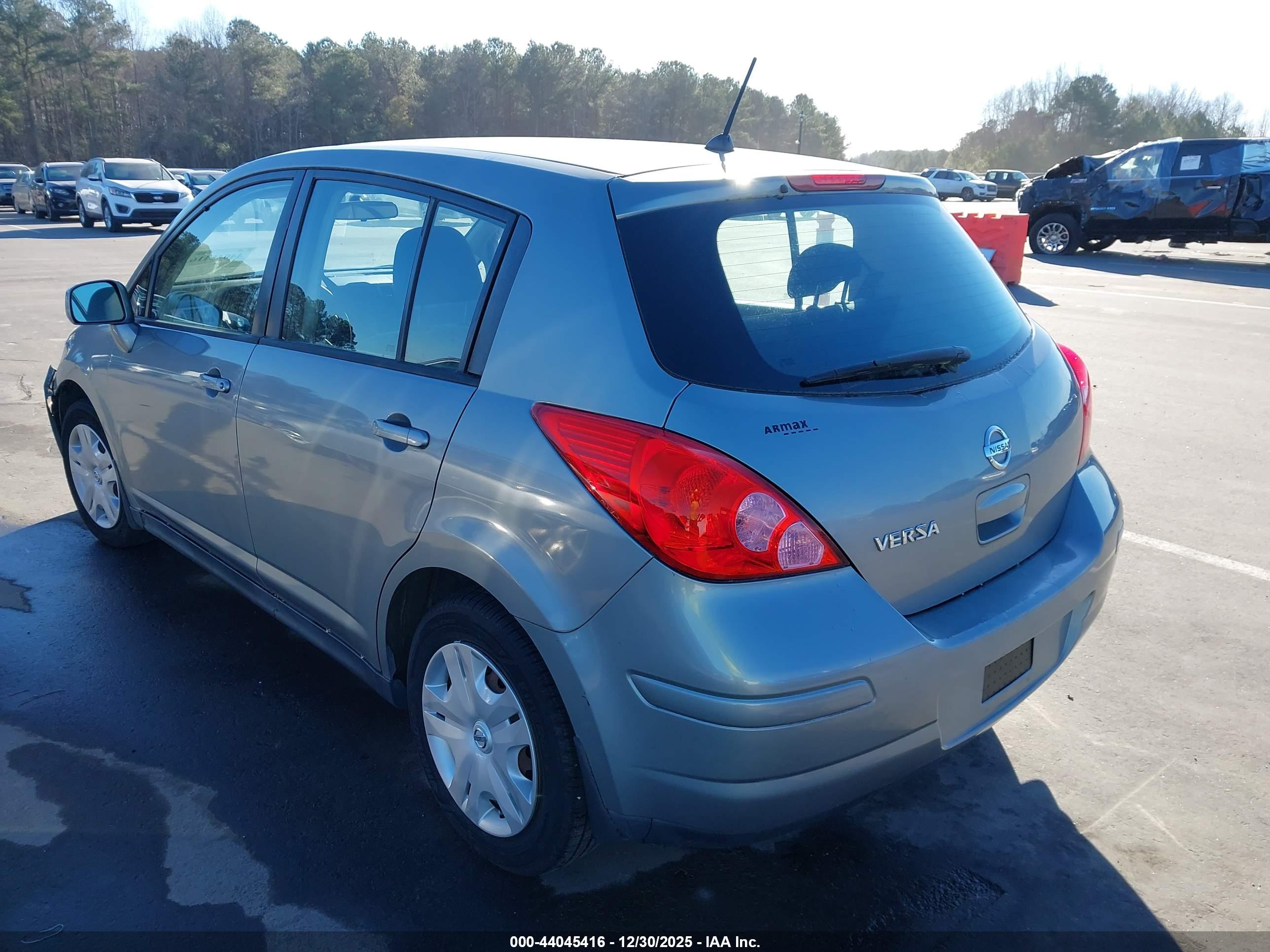NISSAN VERSA image 3