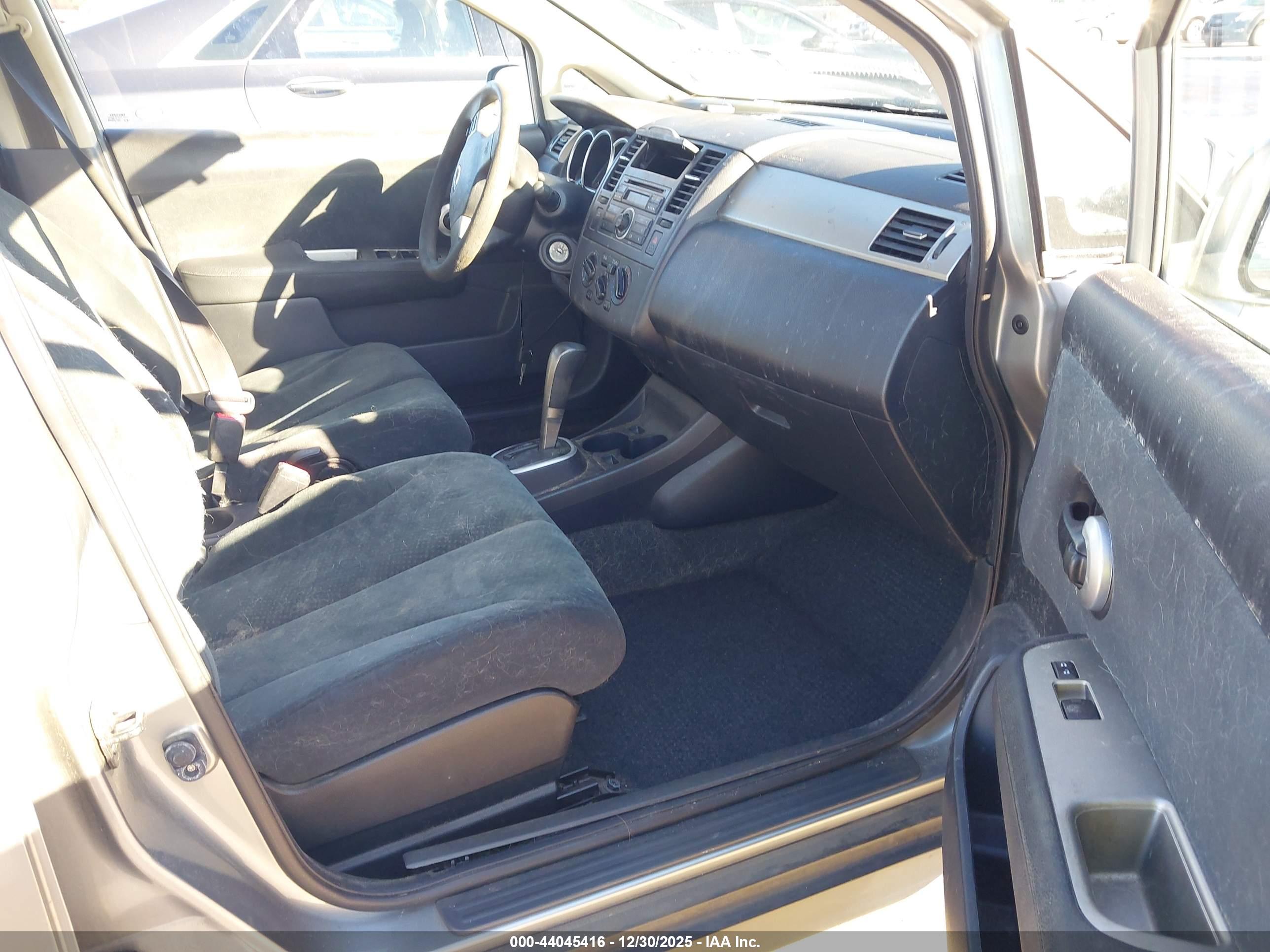 NISSAN VERSA image 5