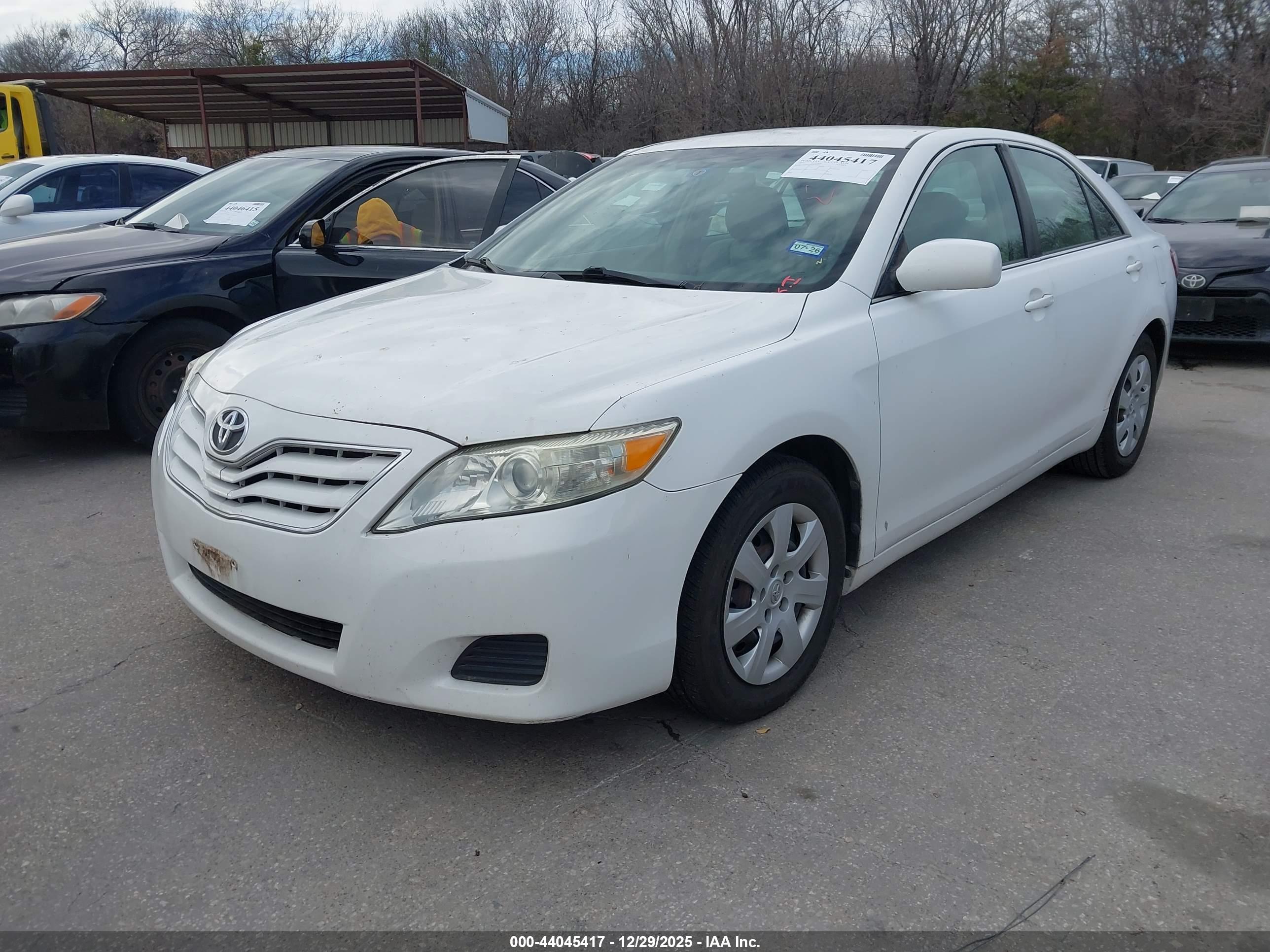 TOYOTA CAMRY image 2