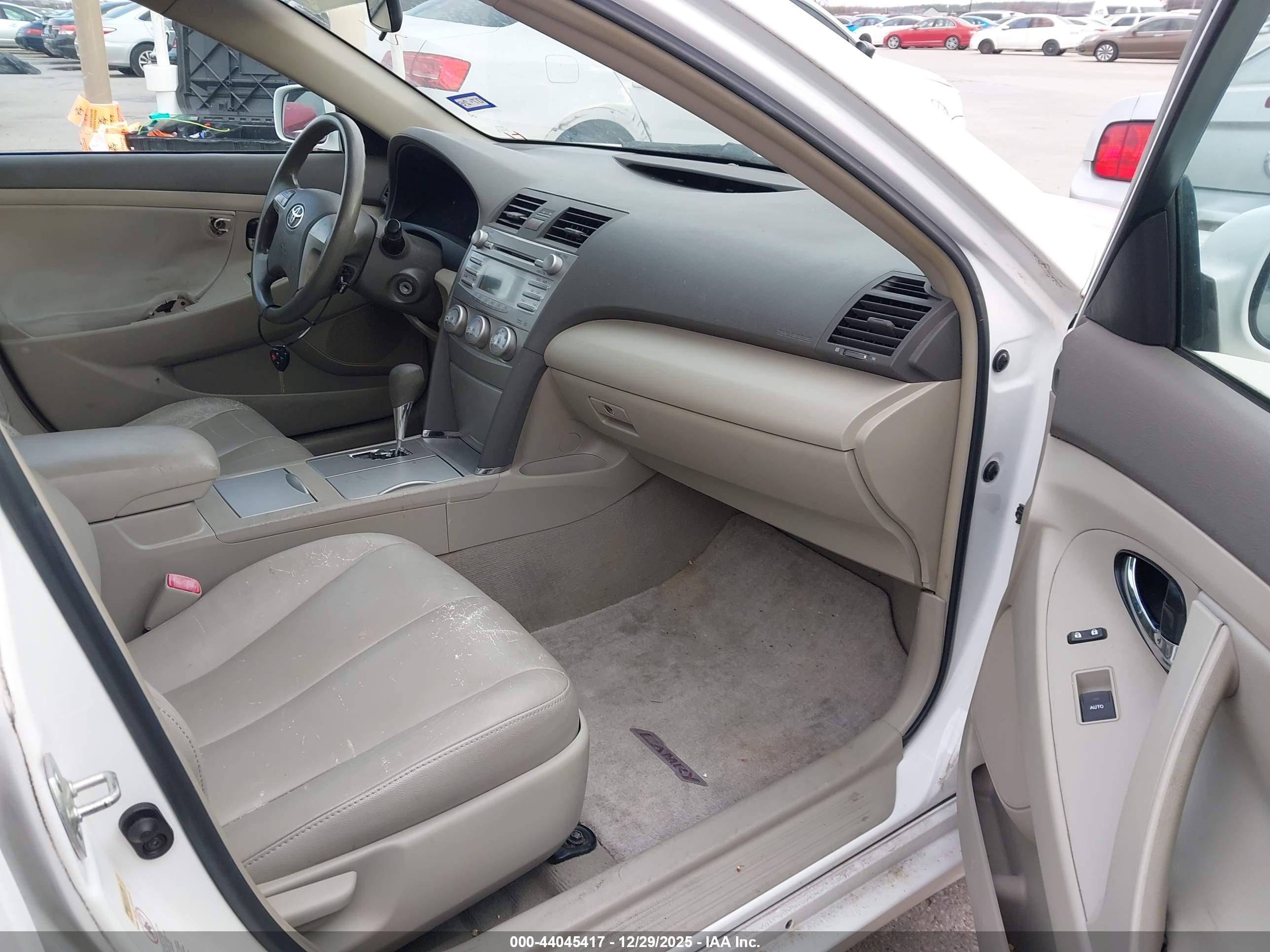 TOYOTA CAMRY image 5