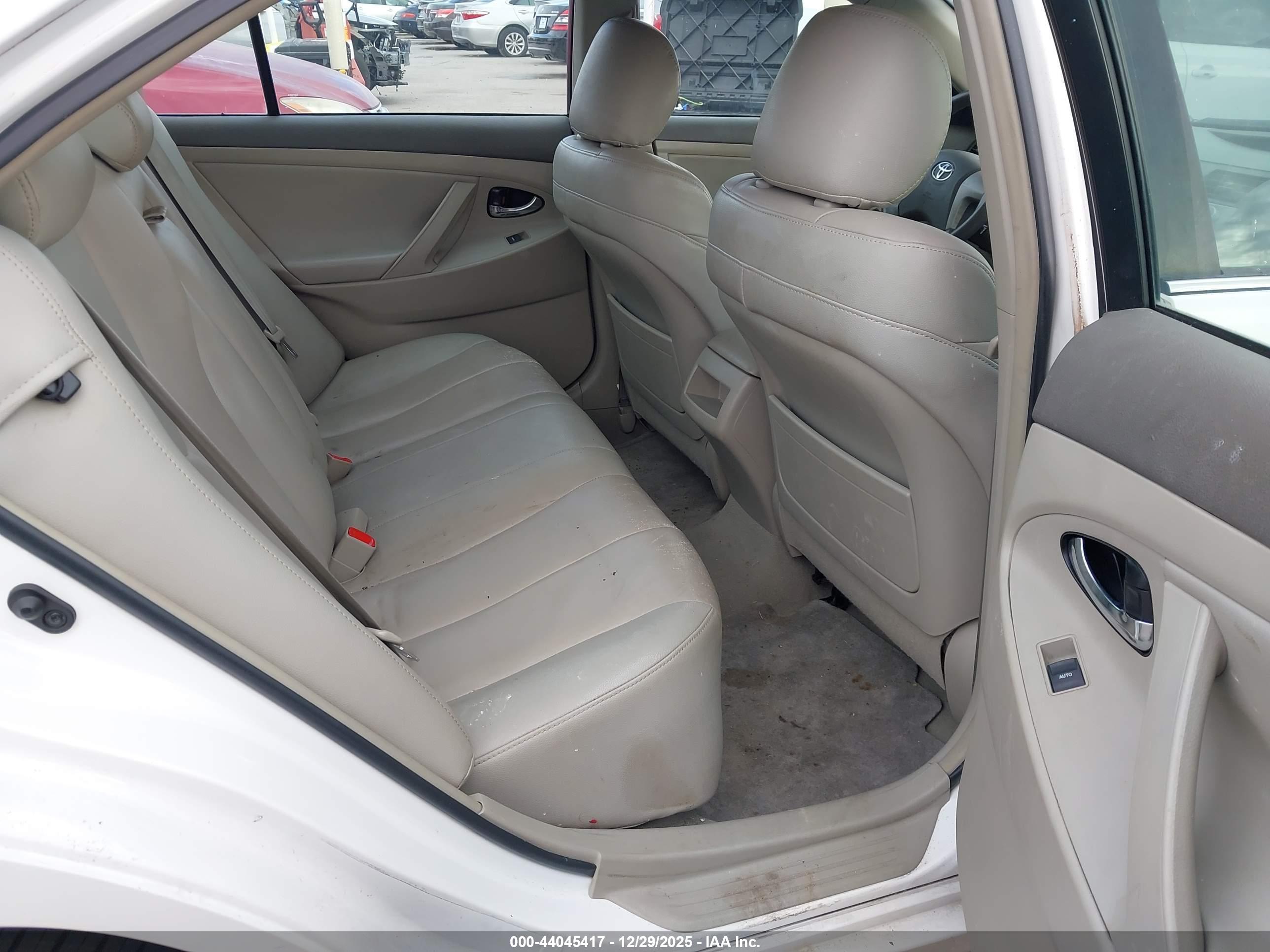 TOYOTA CAMRY image 8