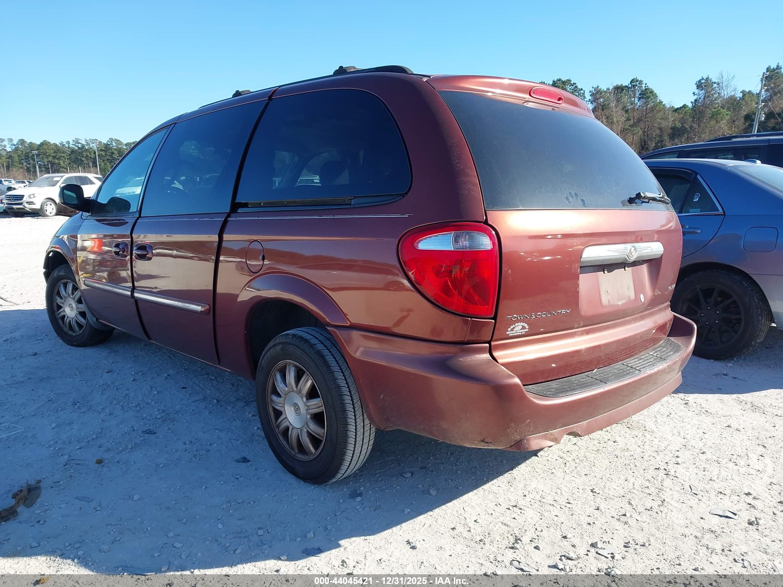 CHRYSLER TOWN image 3