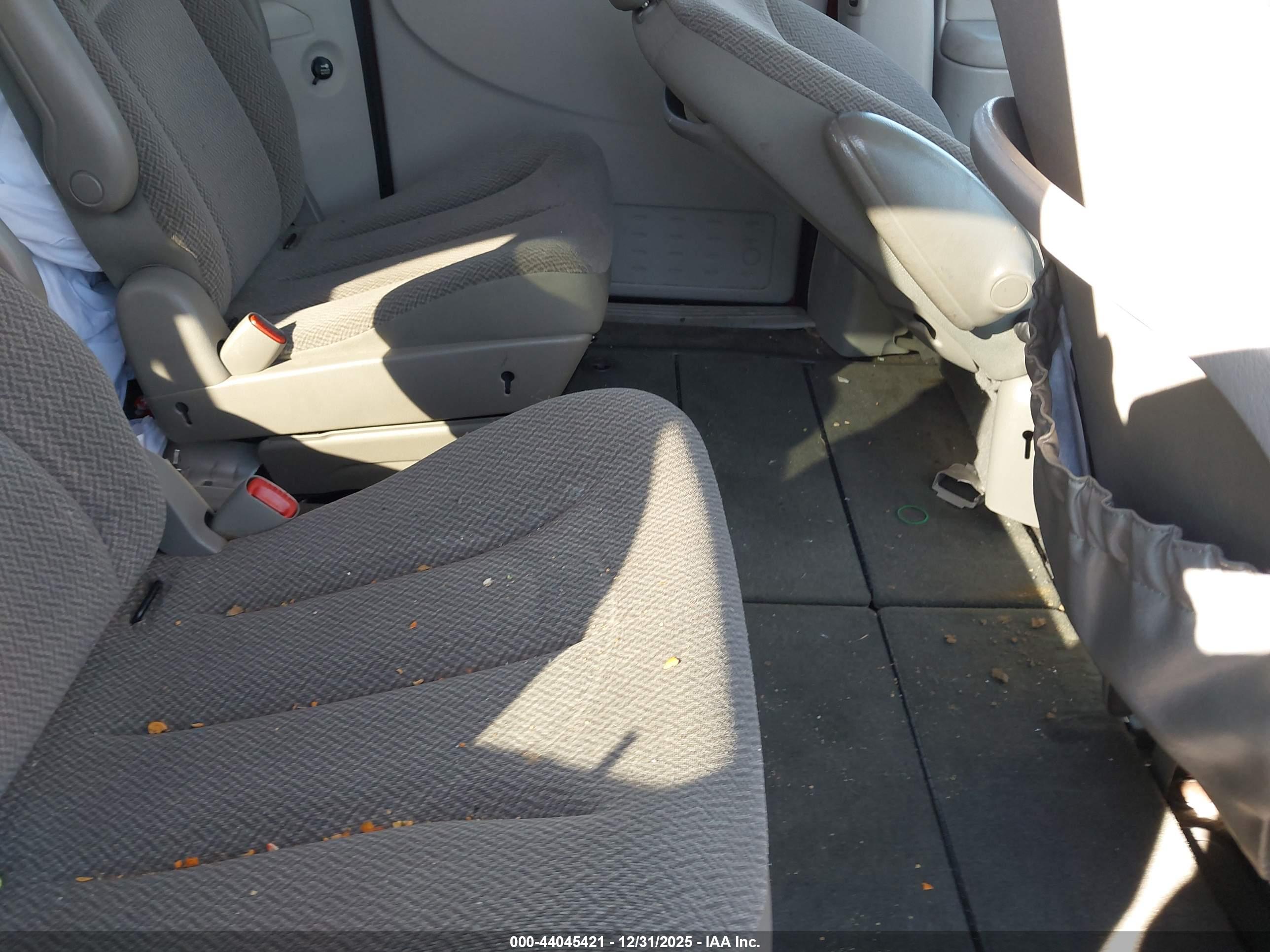 CHRYSLER TOWN image 8