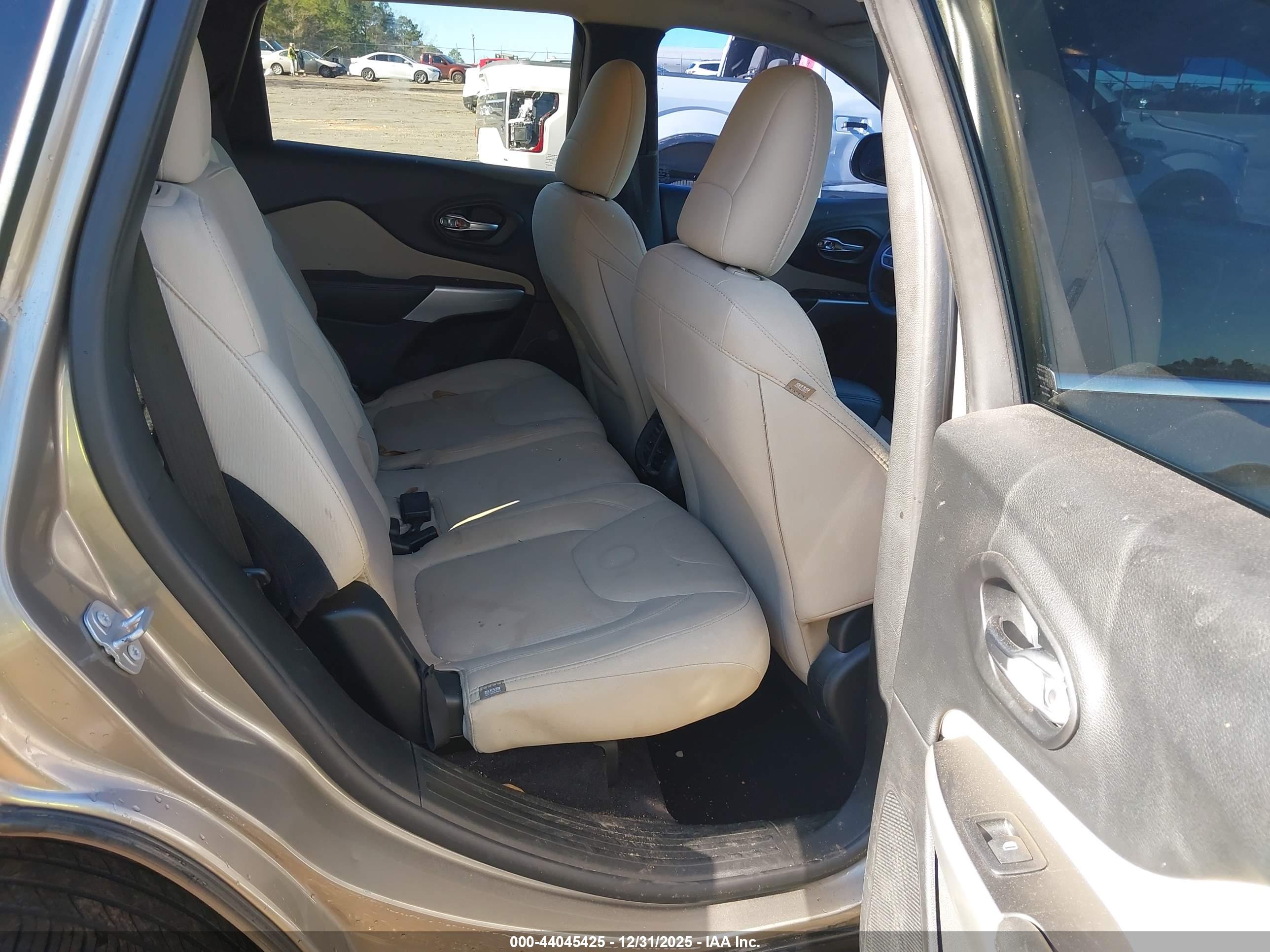 JEEP CHEROKEE image 8