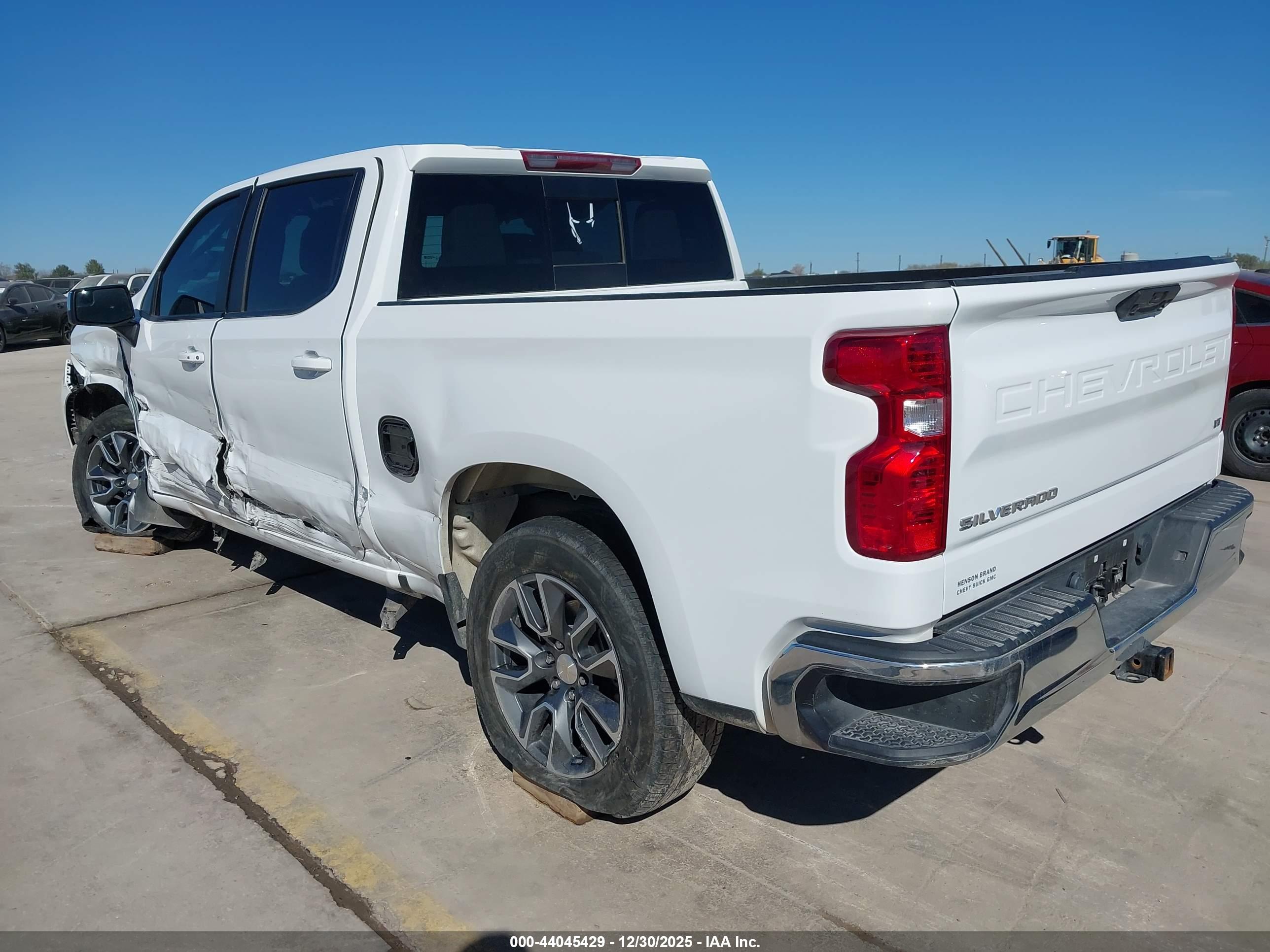 CHEVROLET SILVERADO image 3