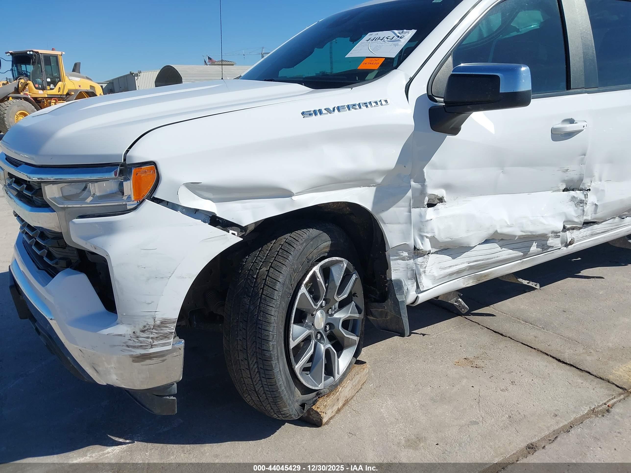 CHEVROLET SILVERADO image 6