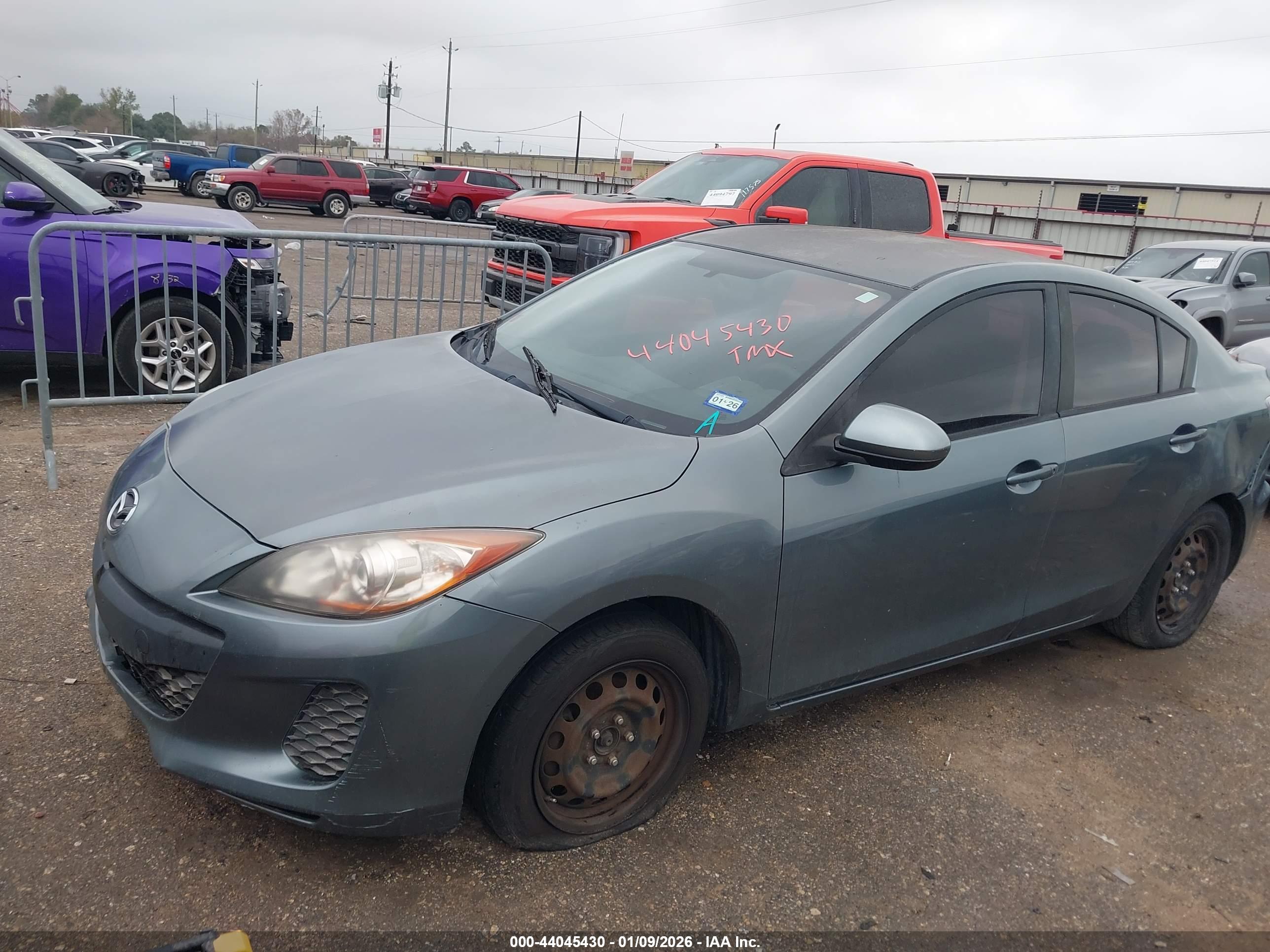 MAZDA MAZDA3 image 2