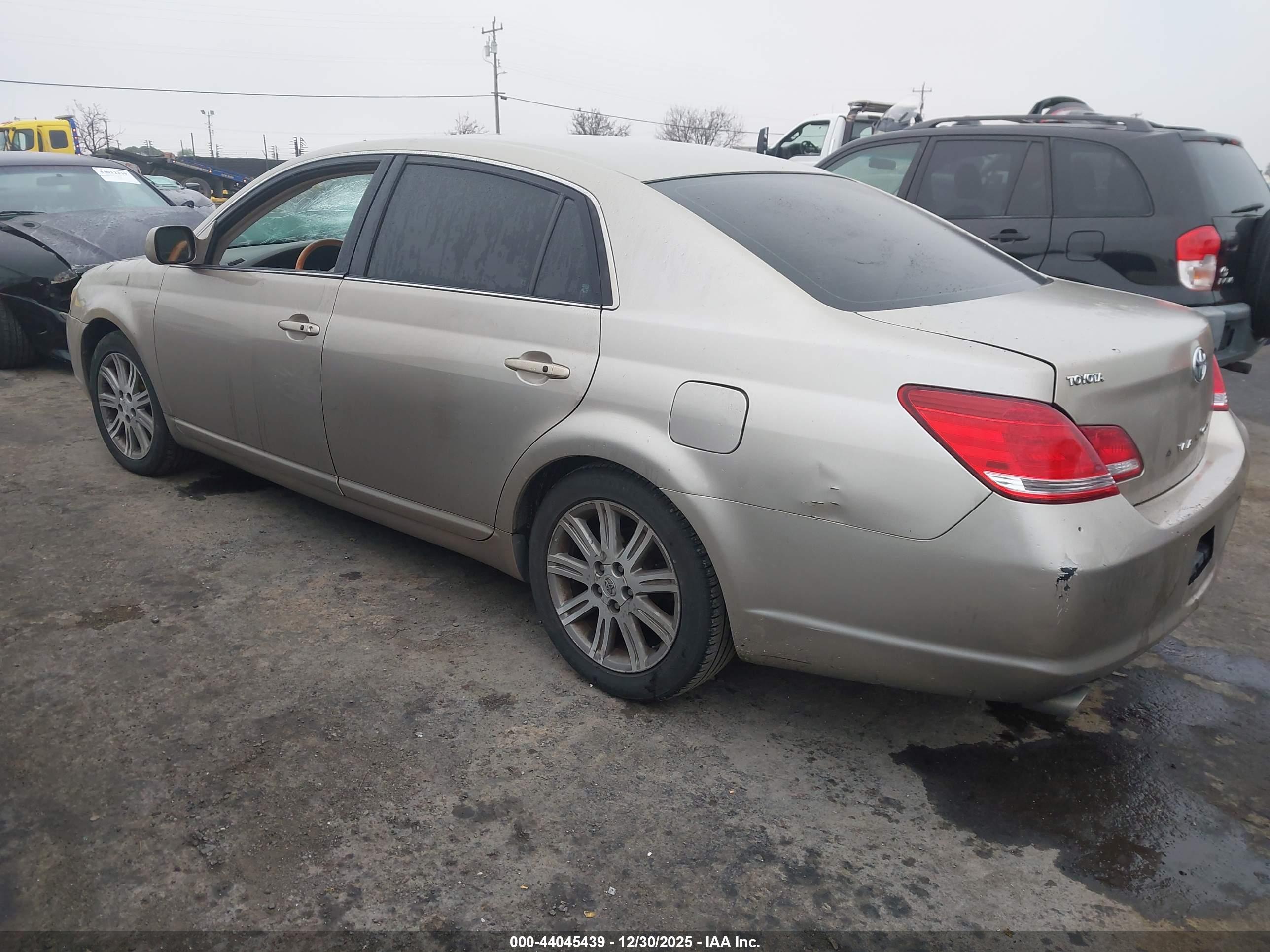 TOYOTA AVALON image 3