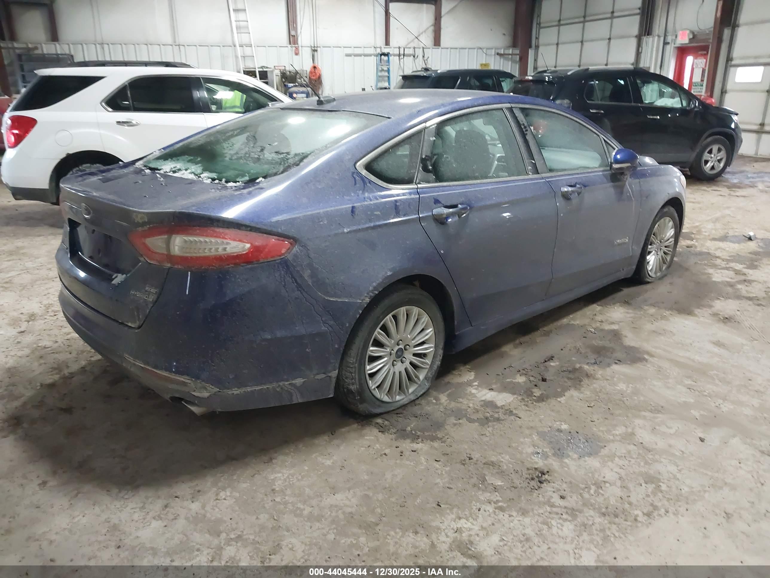 FORD FUSION image 4