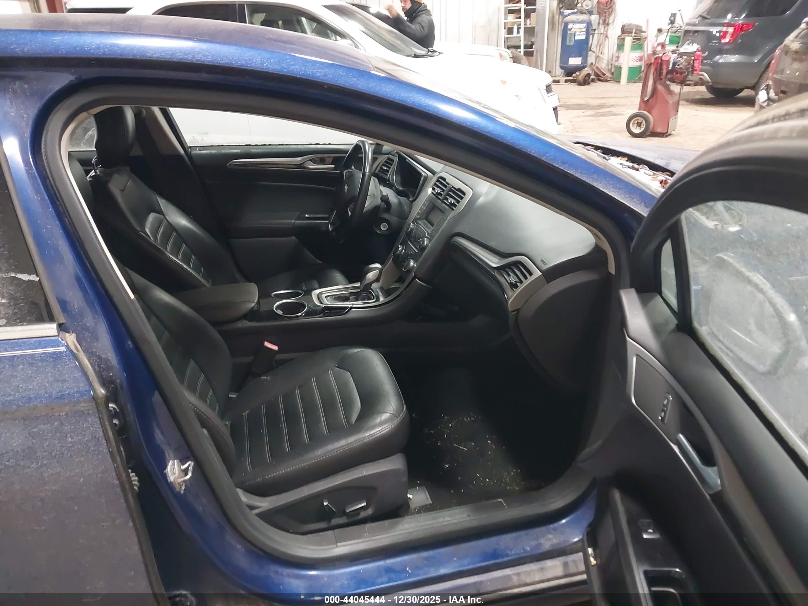 FORD FUSION image 5