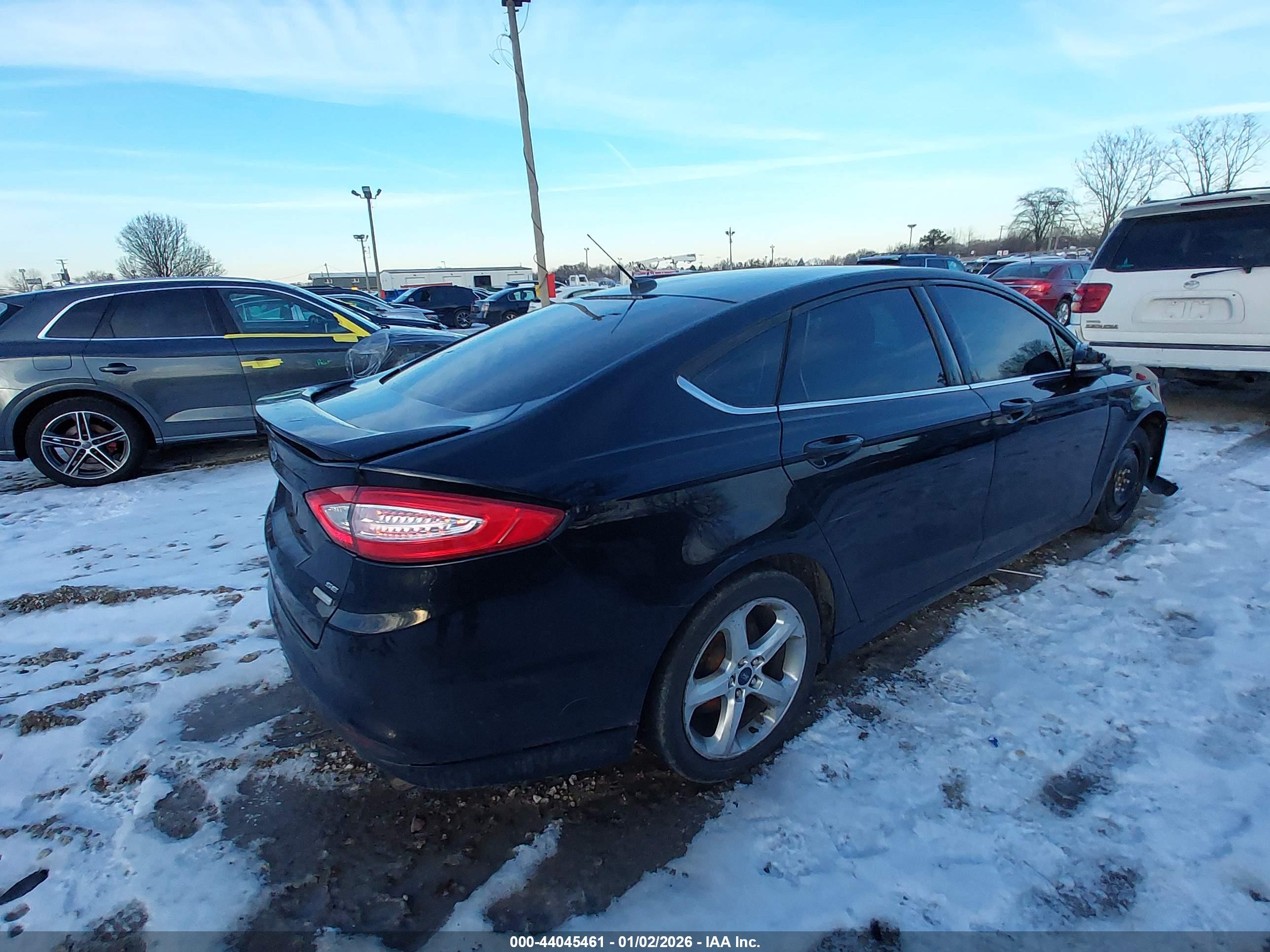 FORD FUSION image 4