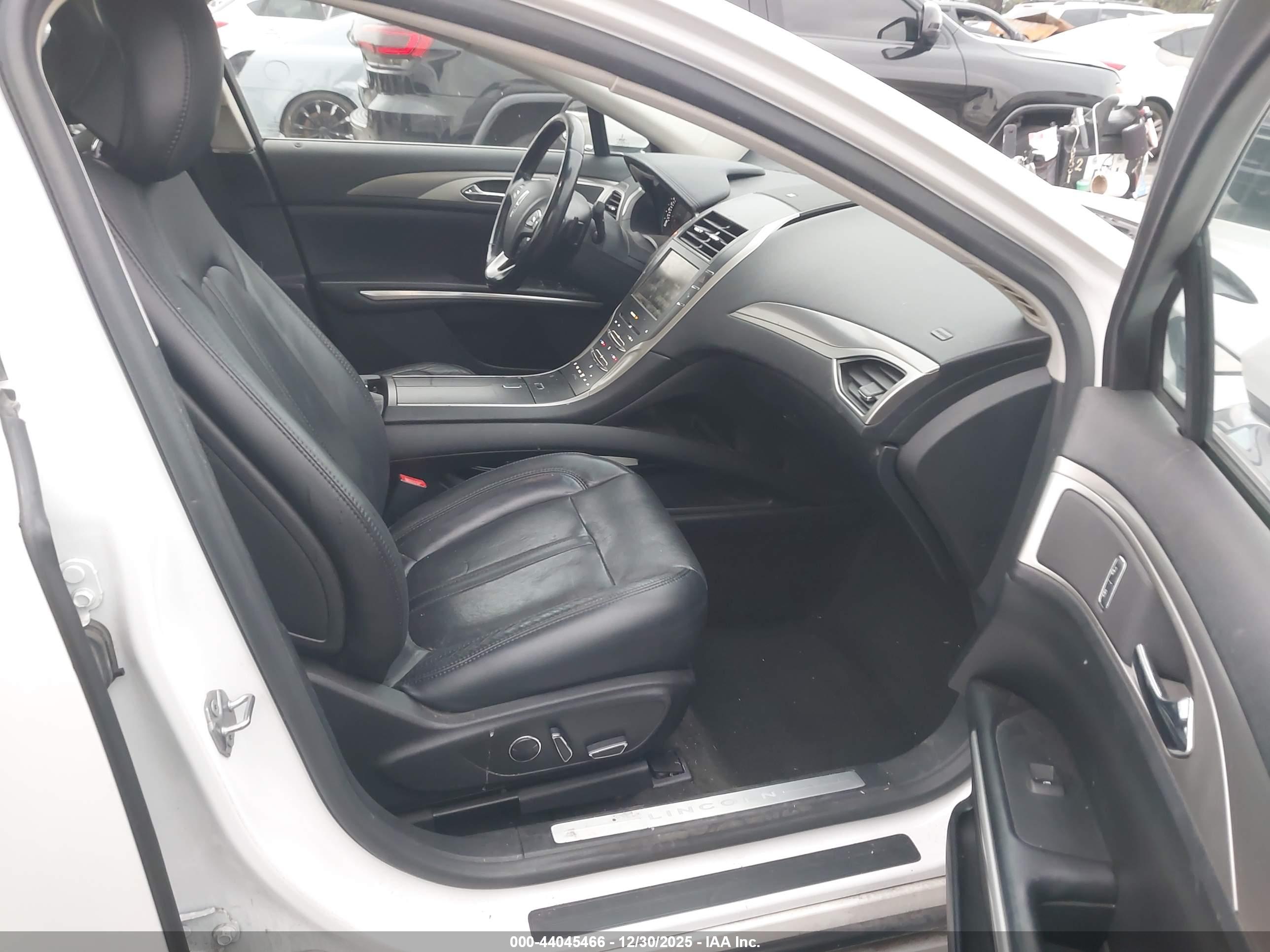 LINCOLN MKZ image 5