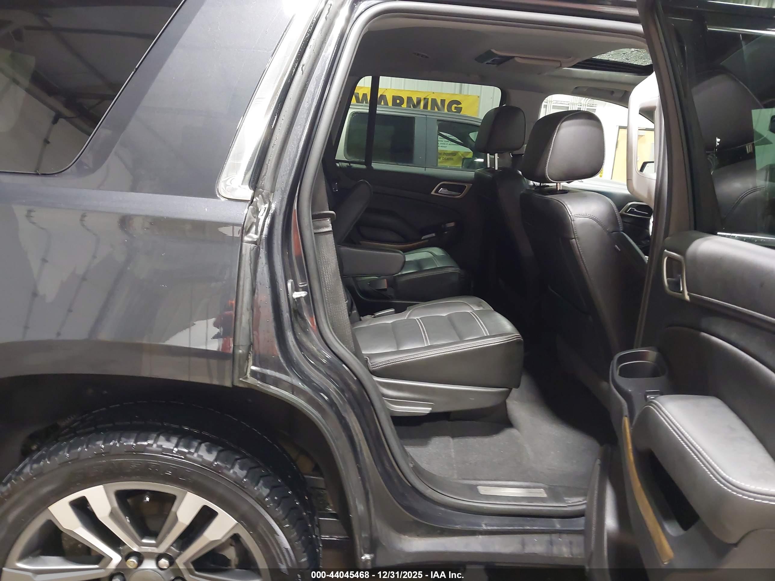 GMC YUKON image 8