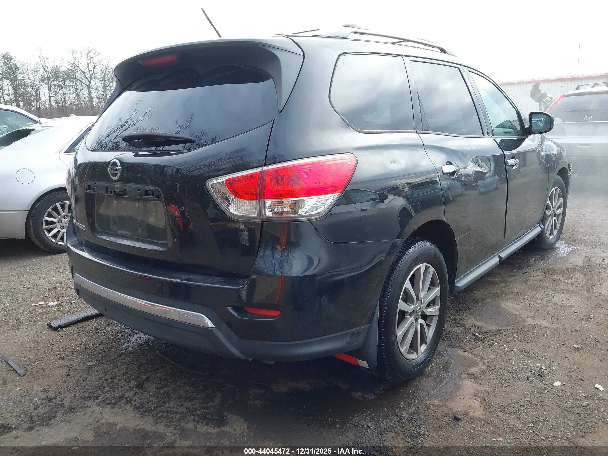 NISSAN PATHFINDER image 4