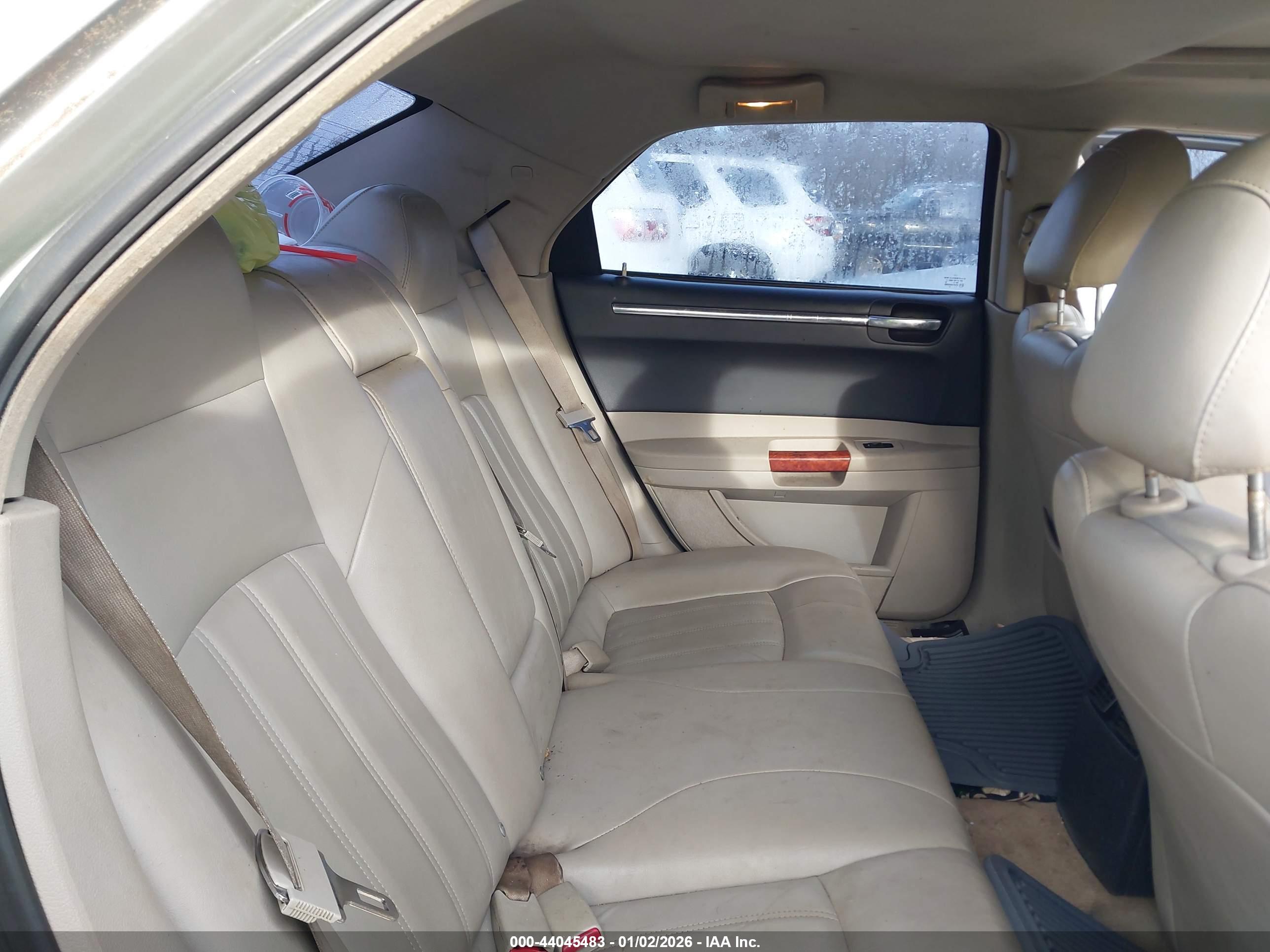 CHRYSLER 300C image 8