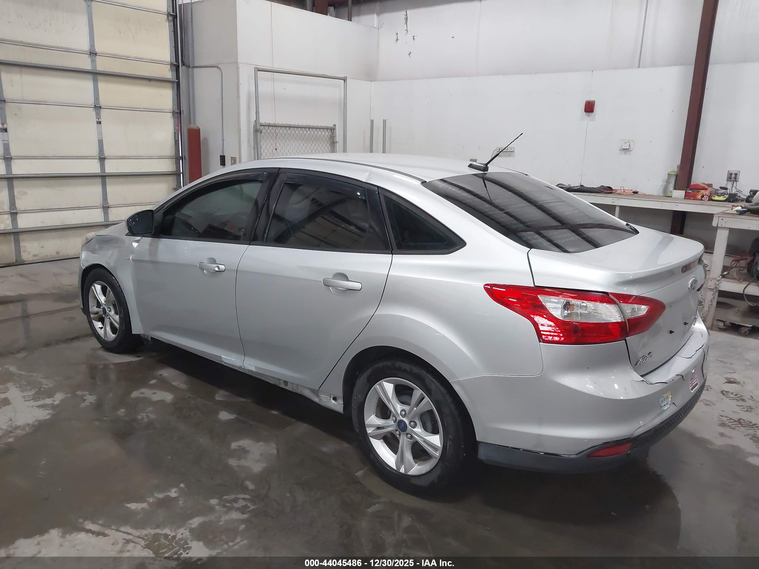 FORD FOCUS image 3