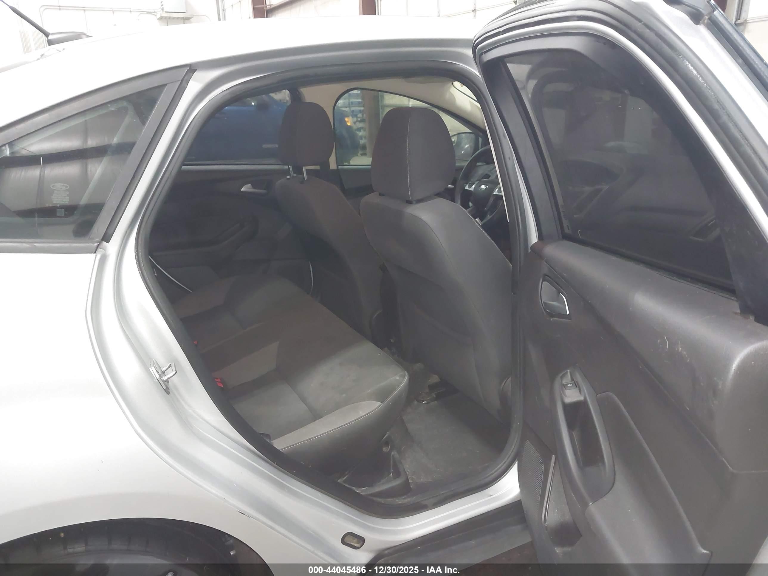 FORD FOCUS image 8
