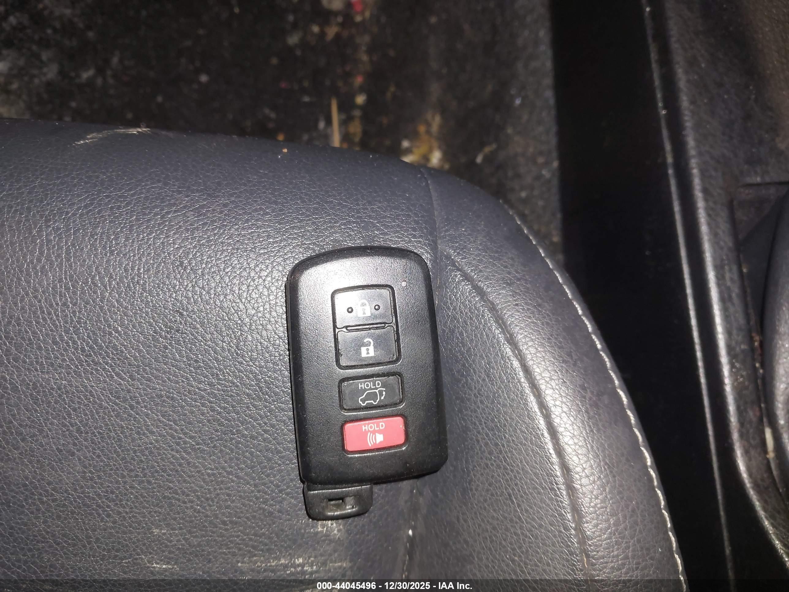 TOYOTA RAV4 image 11
