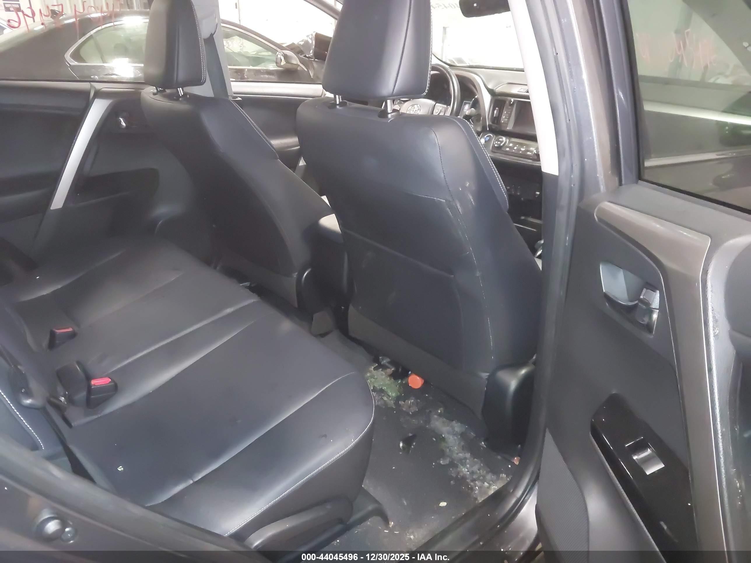 TOYOTA RAV4 image 8