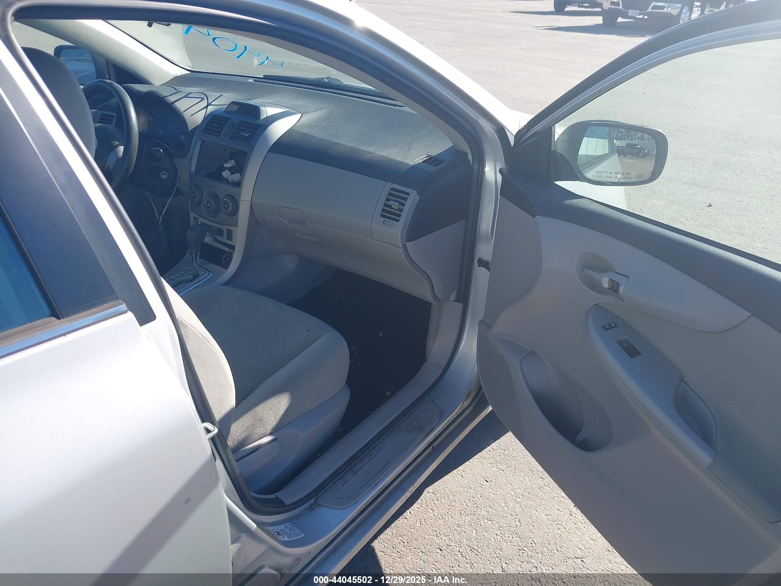 TOYOTA COROLLA image 5