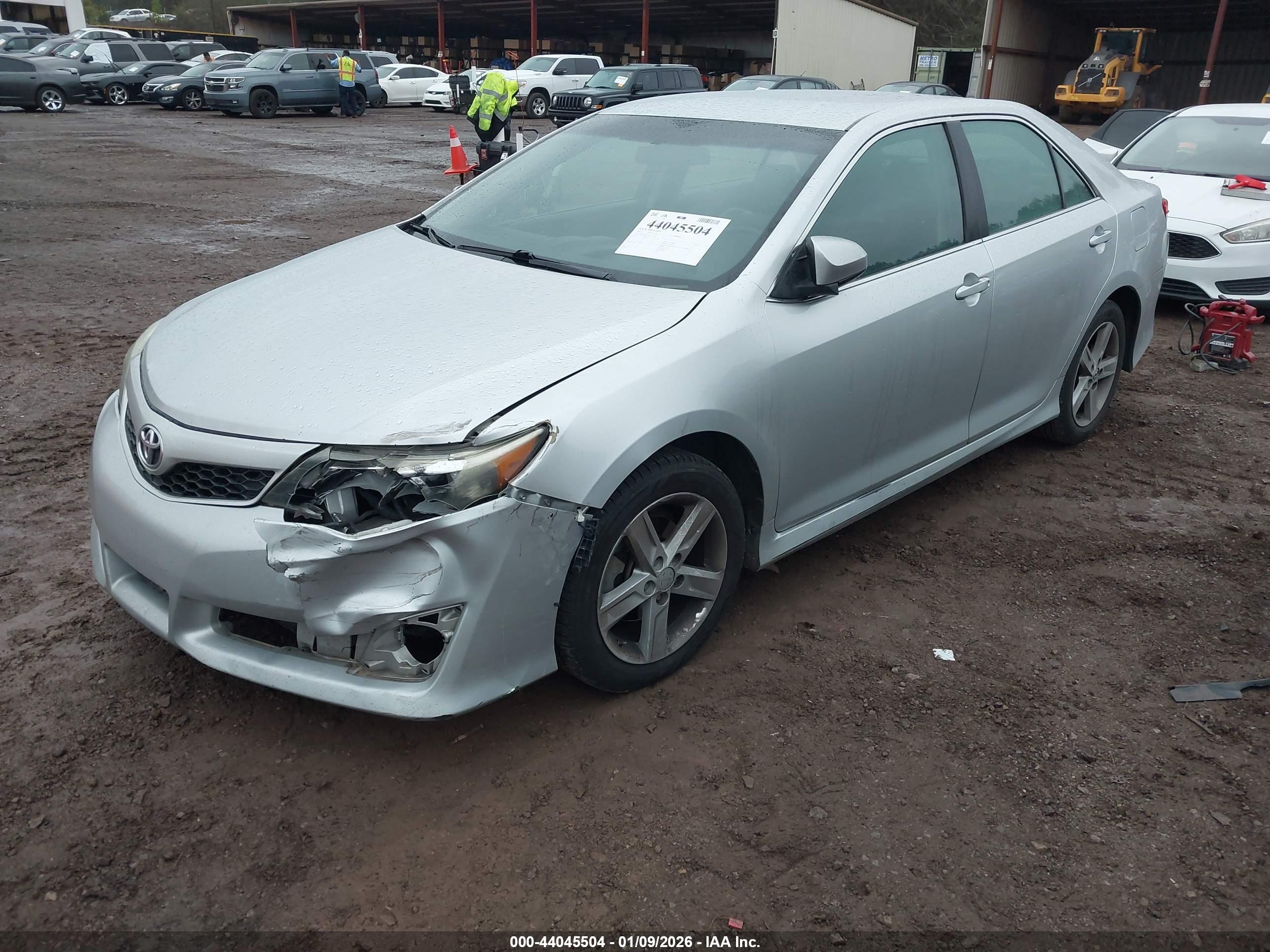 TOYOTA CAMRY image 2