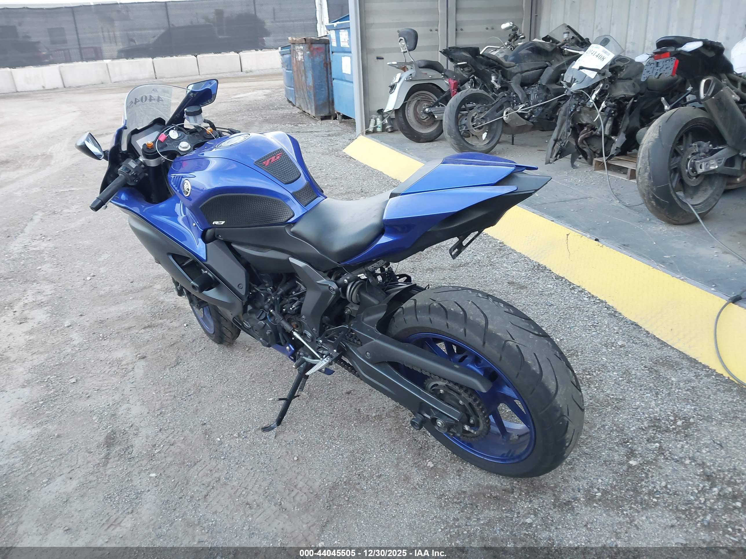 YAMAHA YZFR7 image 3