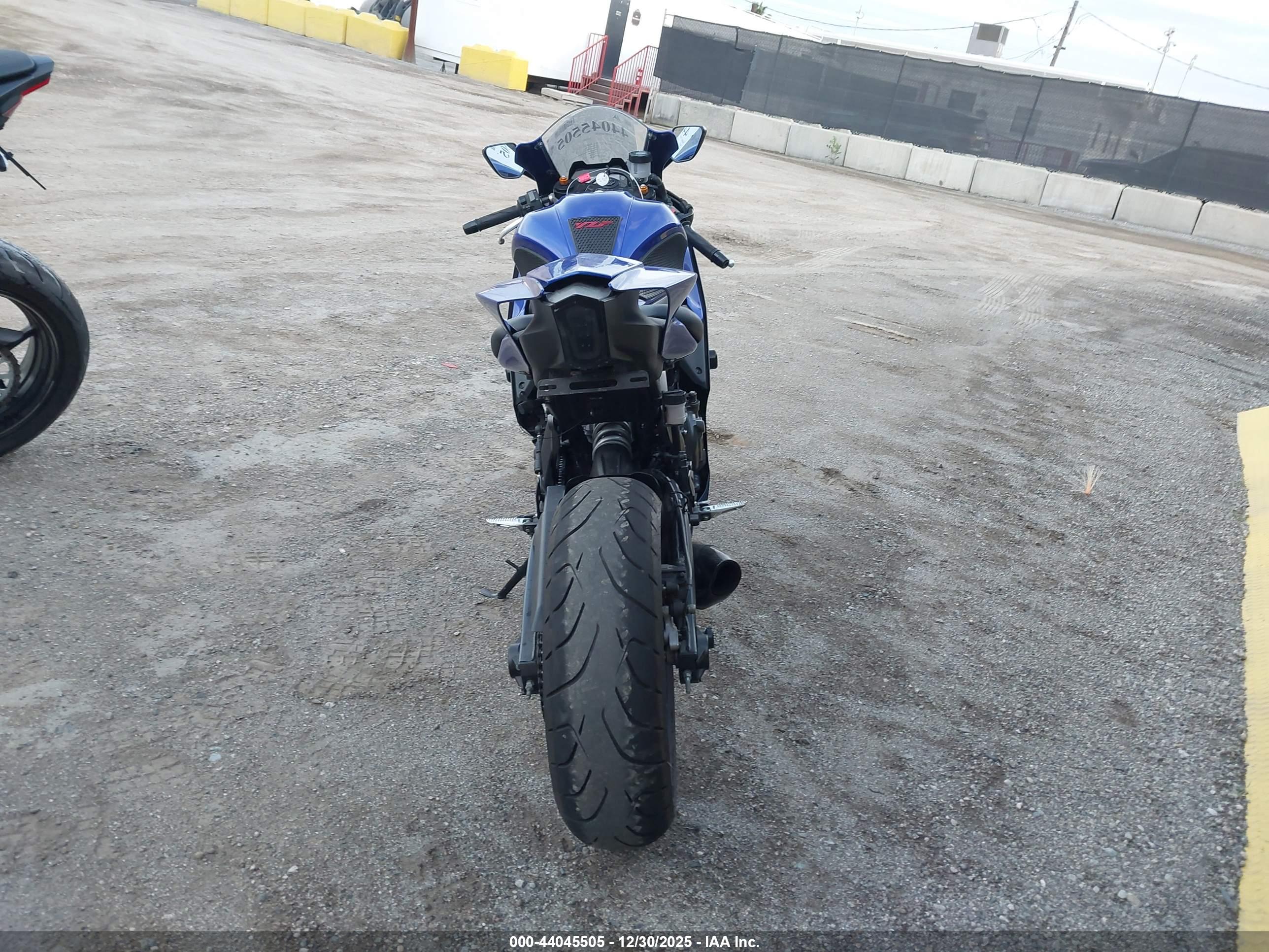 YAMAHA YZFR7 image 6