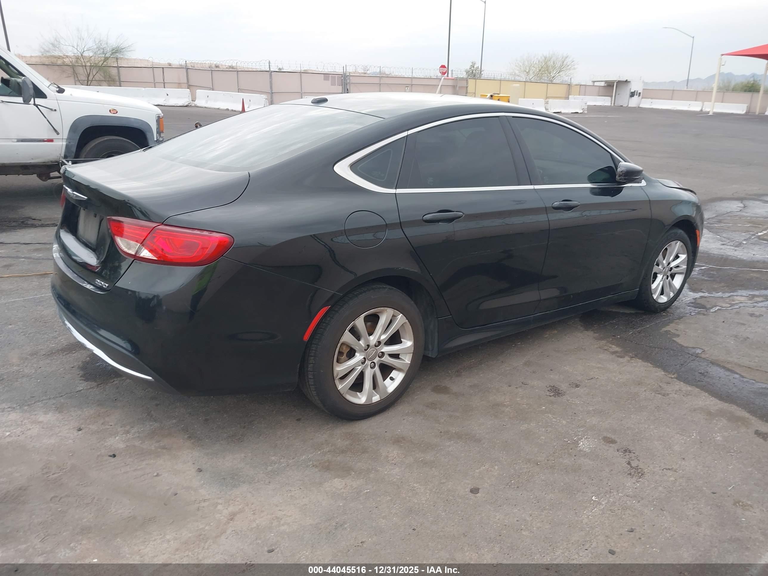 CHRYSLER 200 image 4
