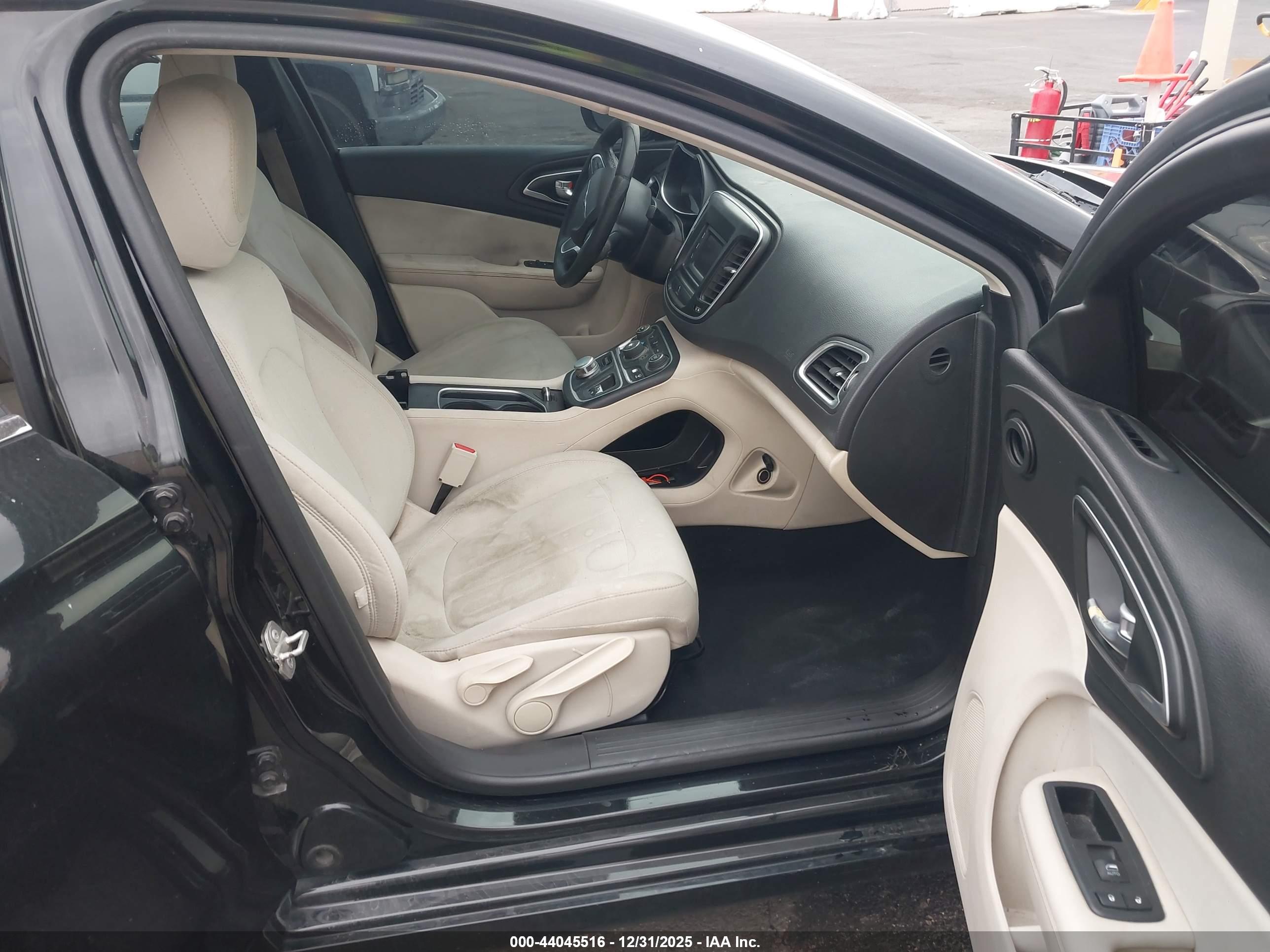 CHRYSLER 200 image 5