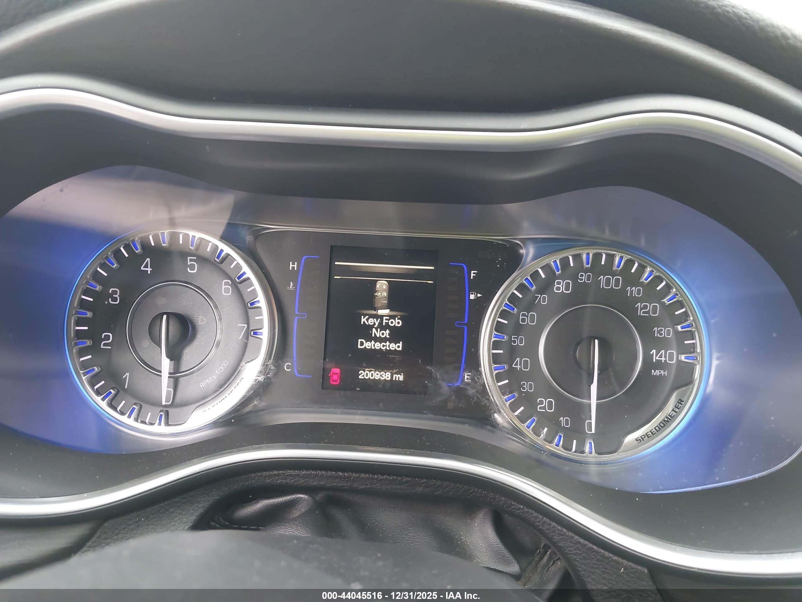 CHRYSLER 200 image 7