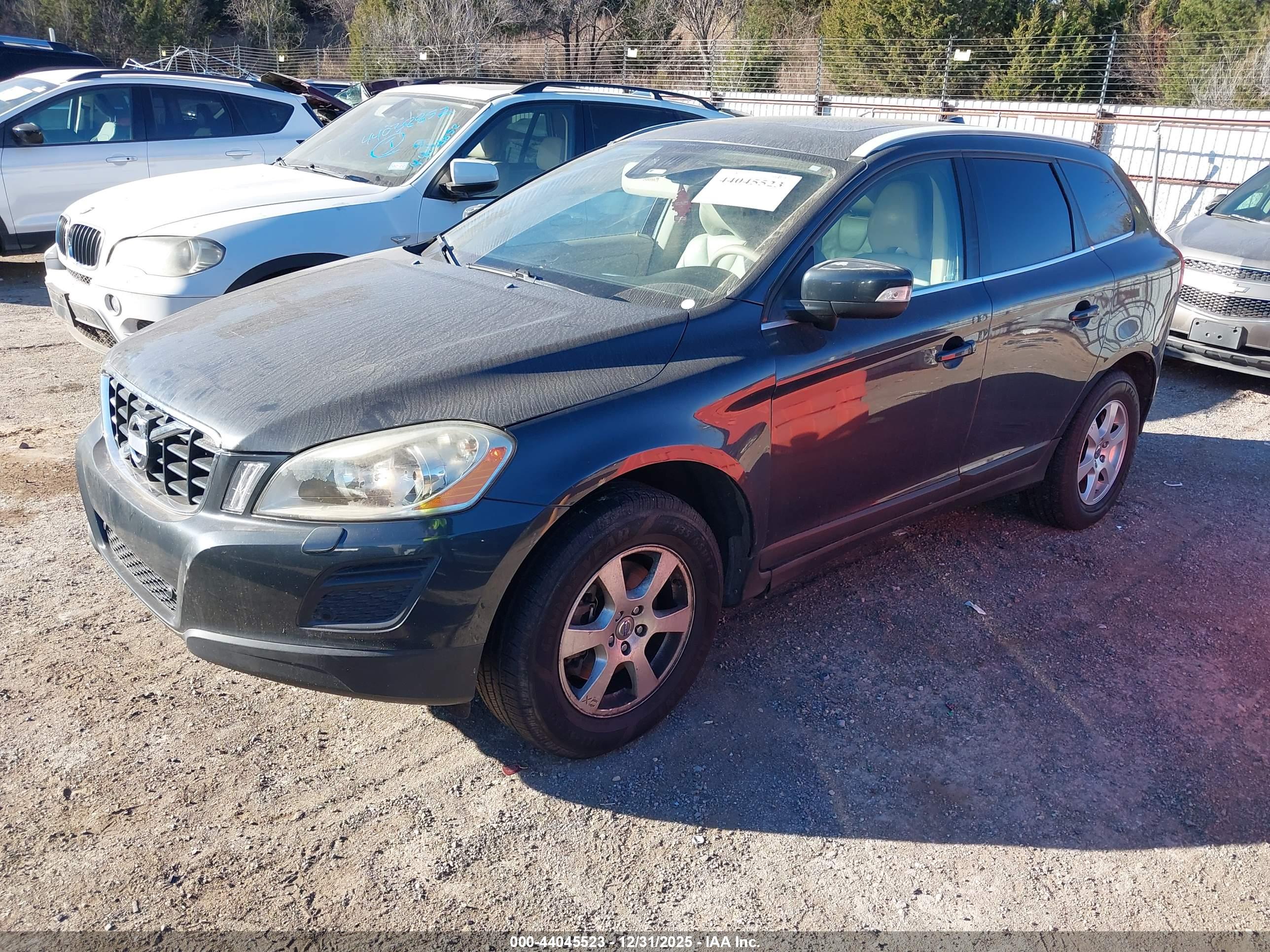 VOLVO XC60 image 2