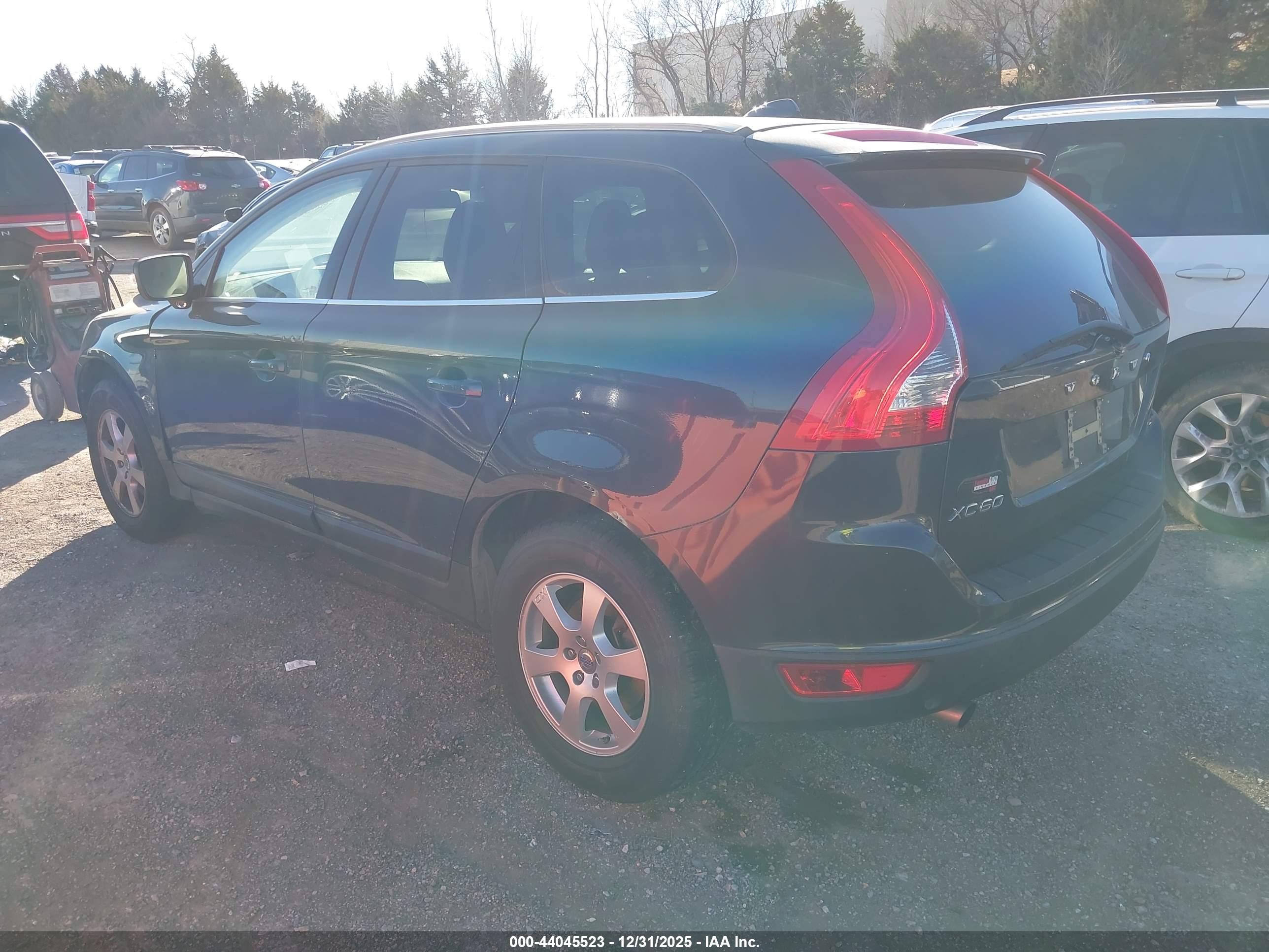 VOLVO XC60 image 3
