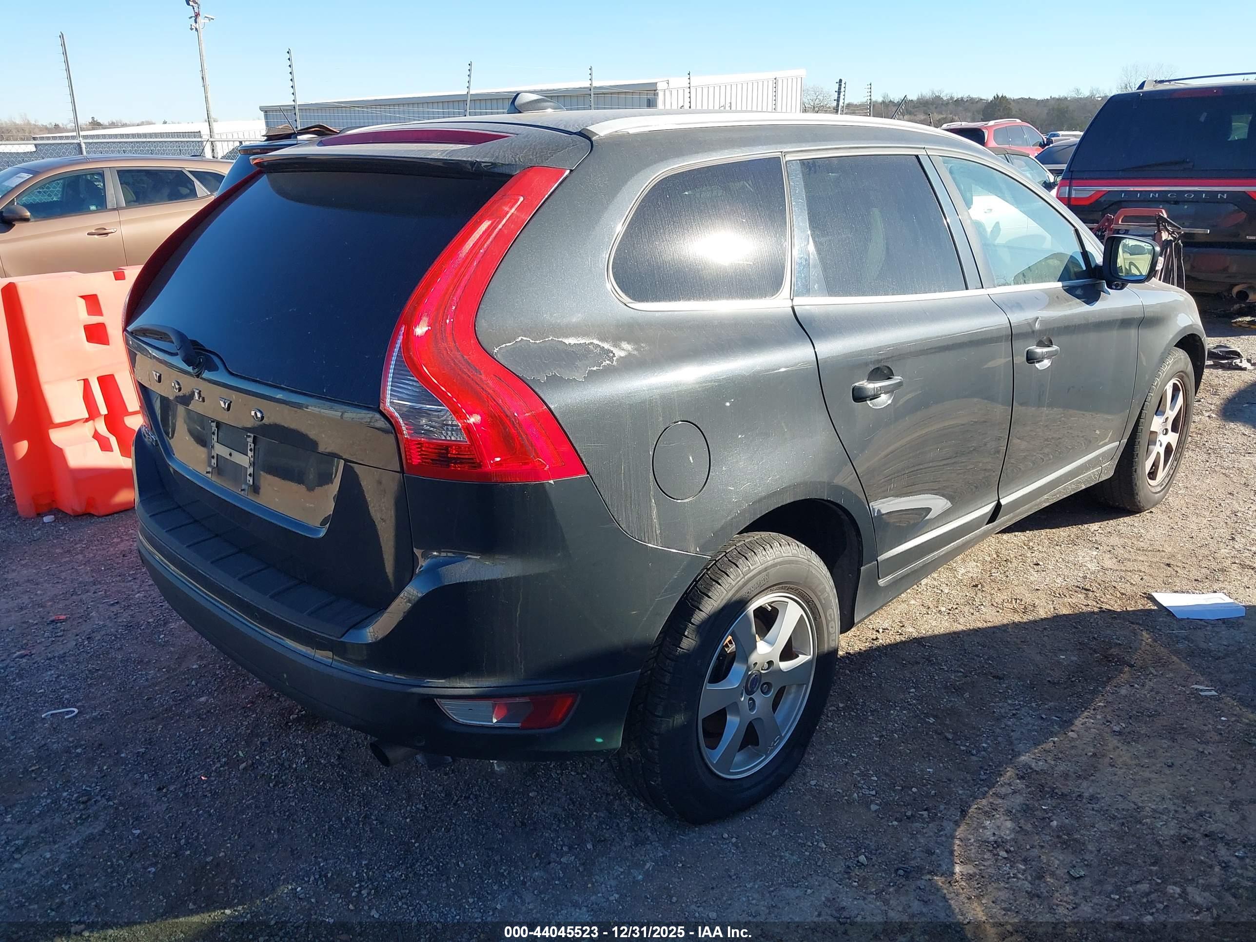 VOLVO XC60 image 4