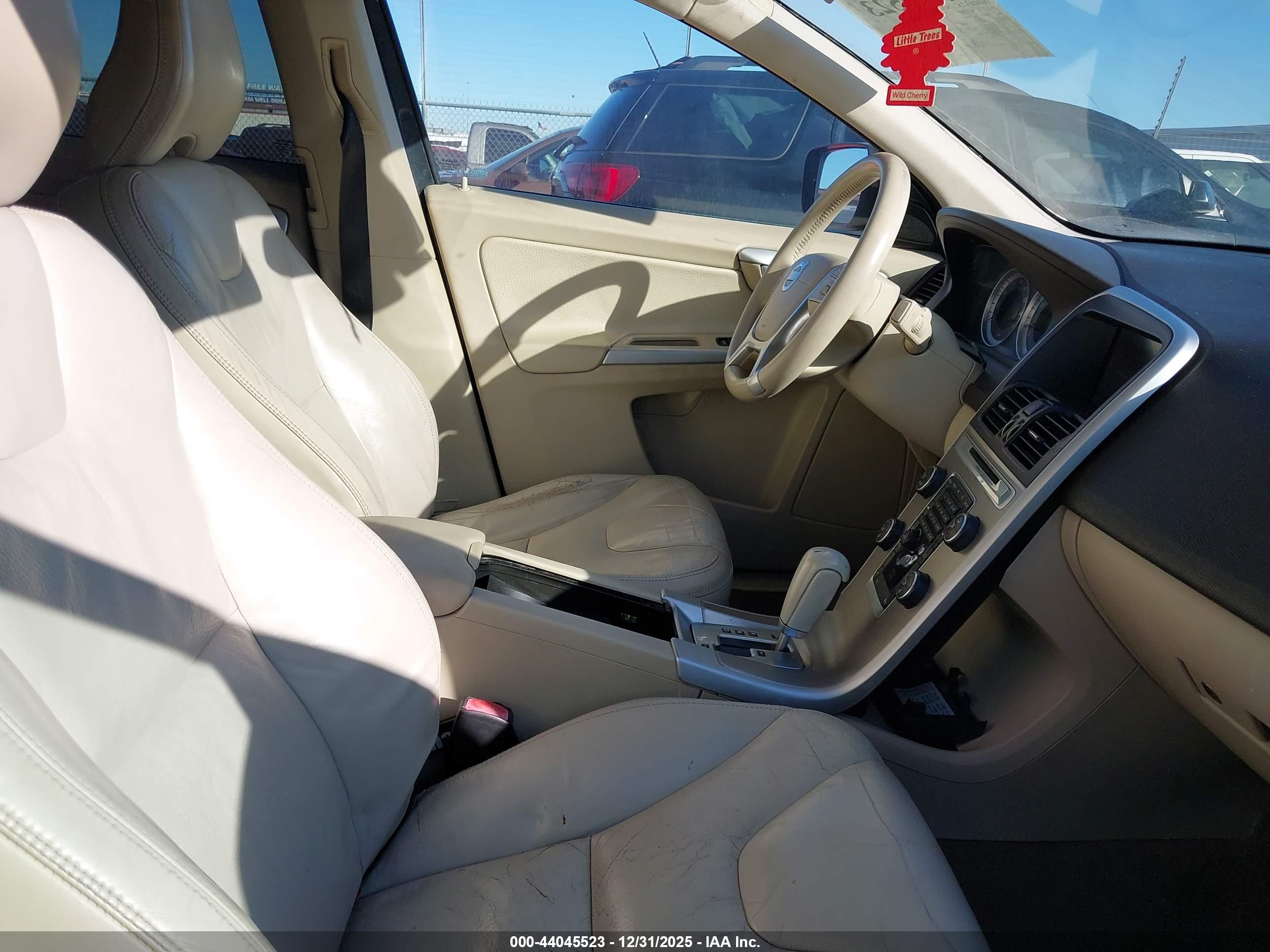 VOLVO XC60 image 5