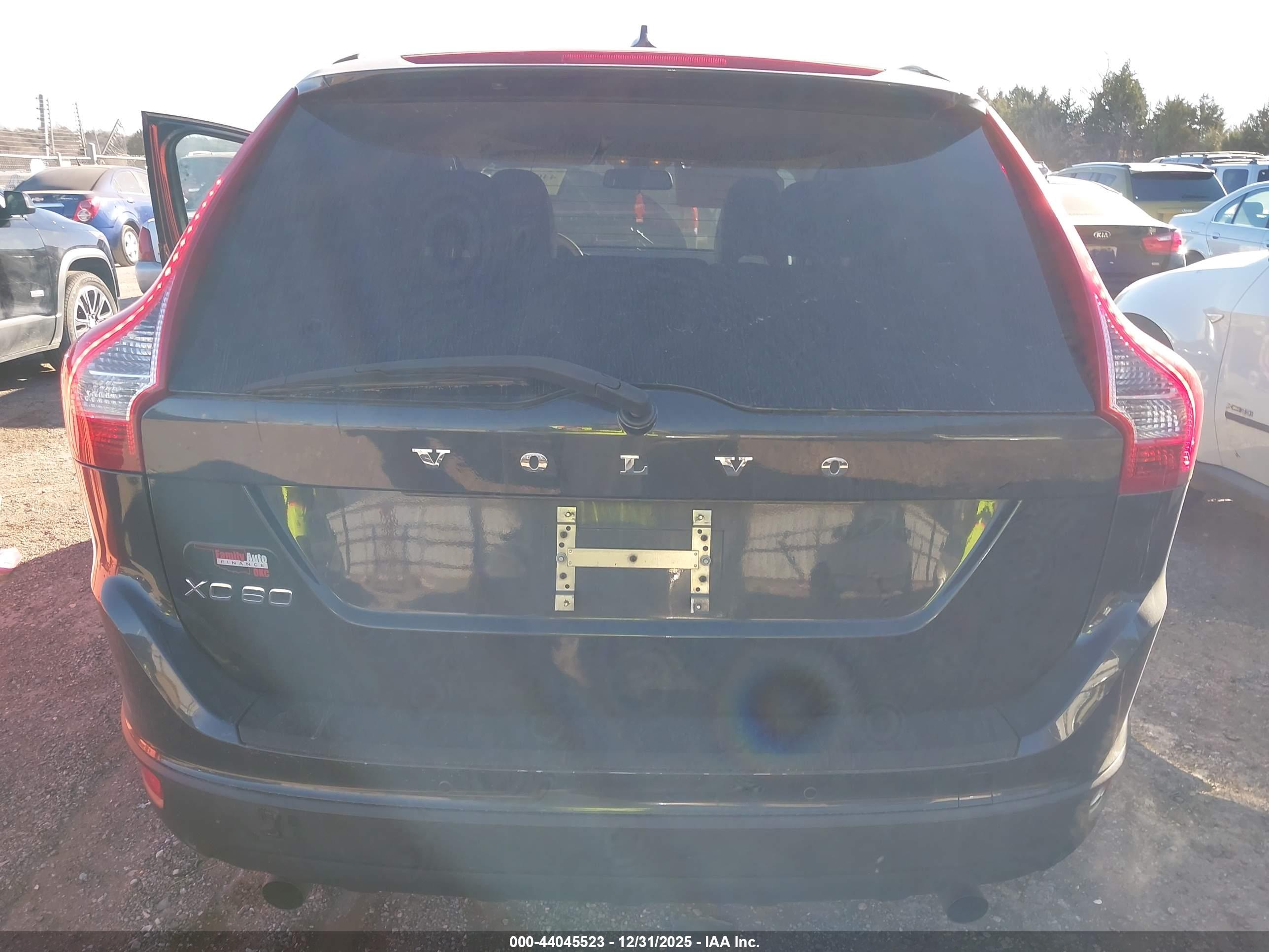 VOLVO XC60 image 6
