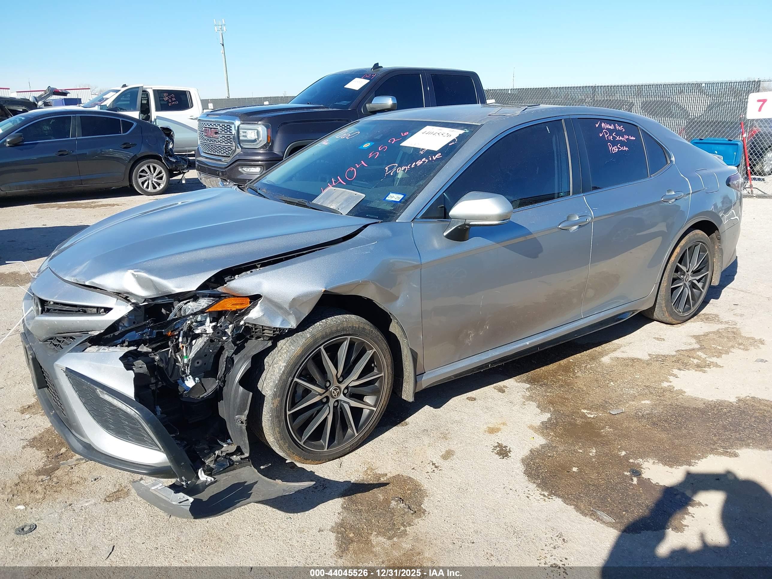 TOYOTA CAMRY image 2