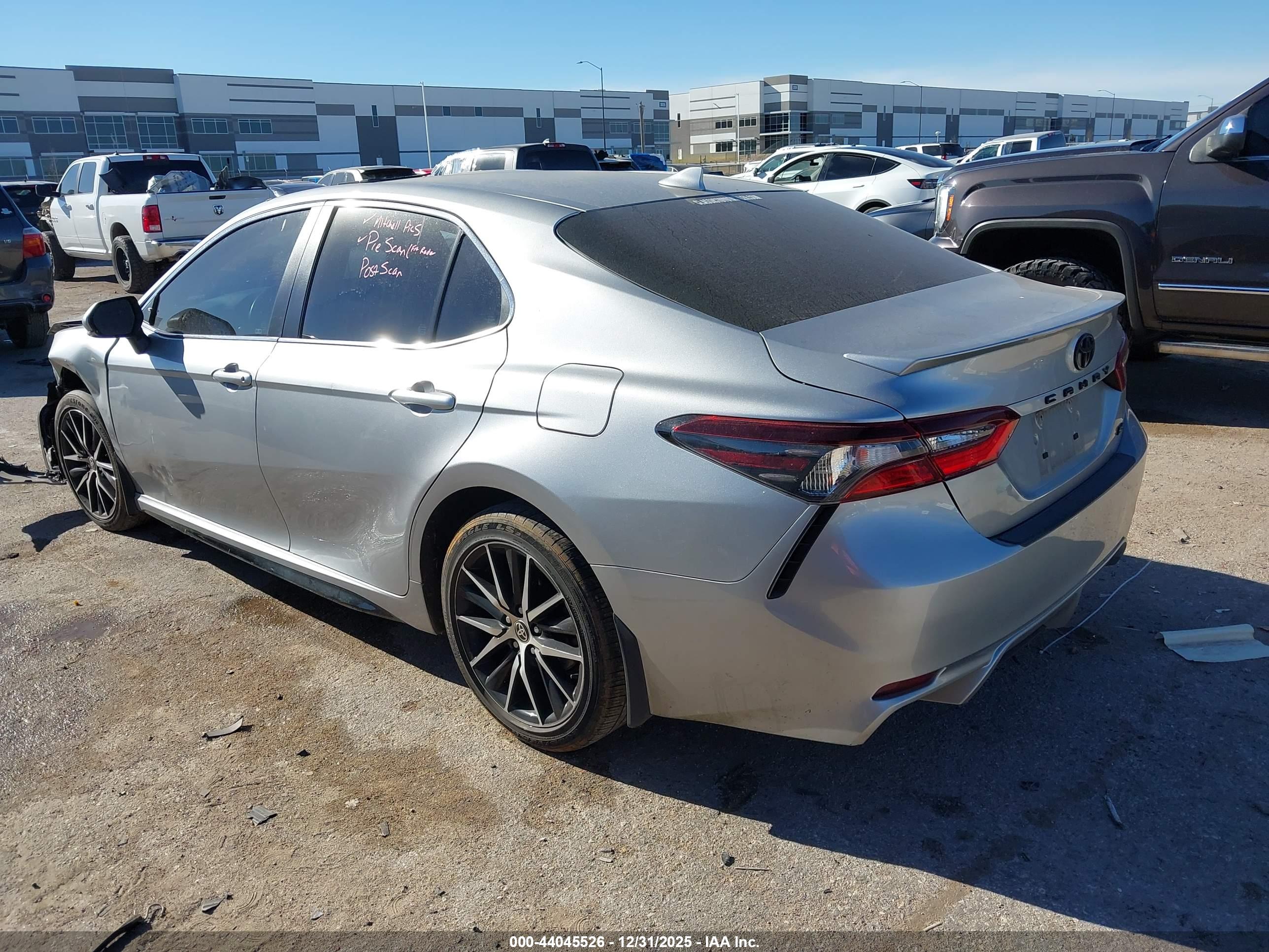 TOYOTA CAMRY image 3