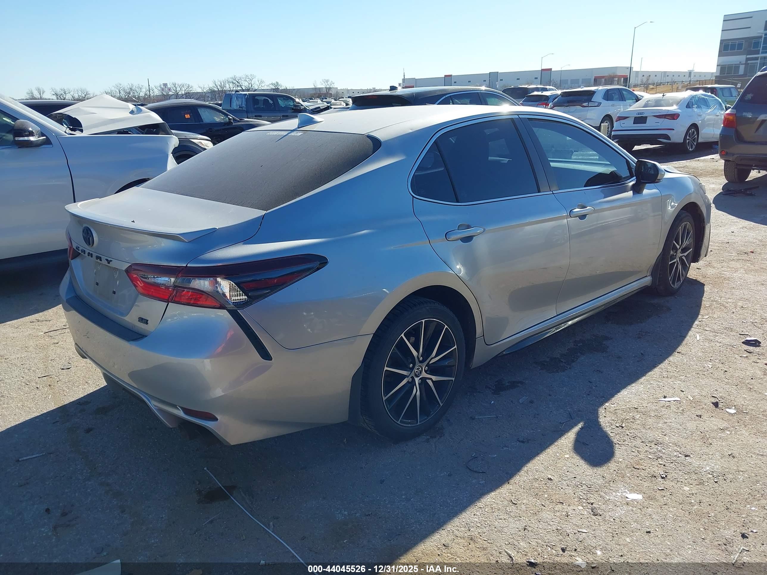 TOYOTA CAMRY image 4