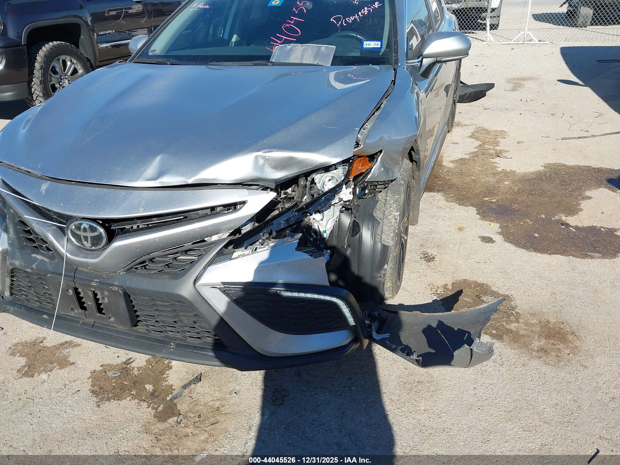 TOYOTA CAMRY image 6