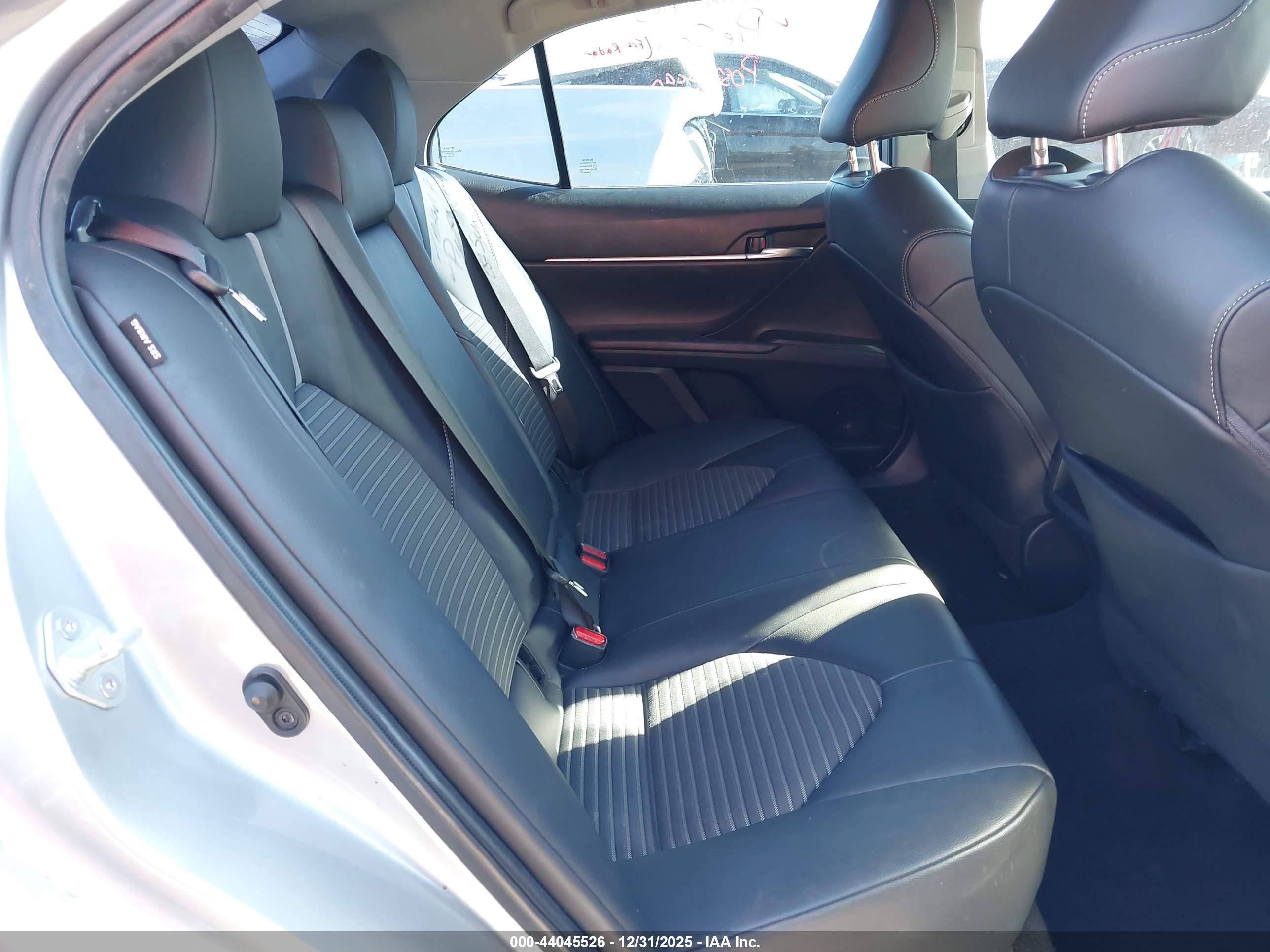TOYOTA CAMRY image 8
