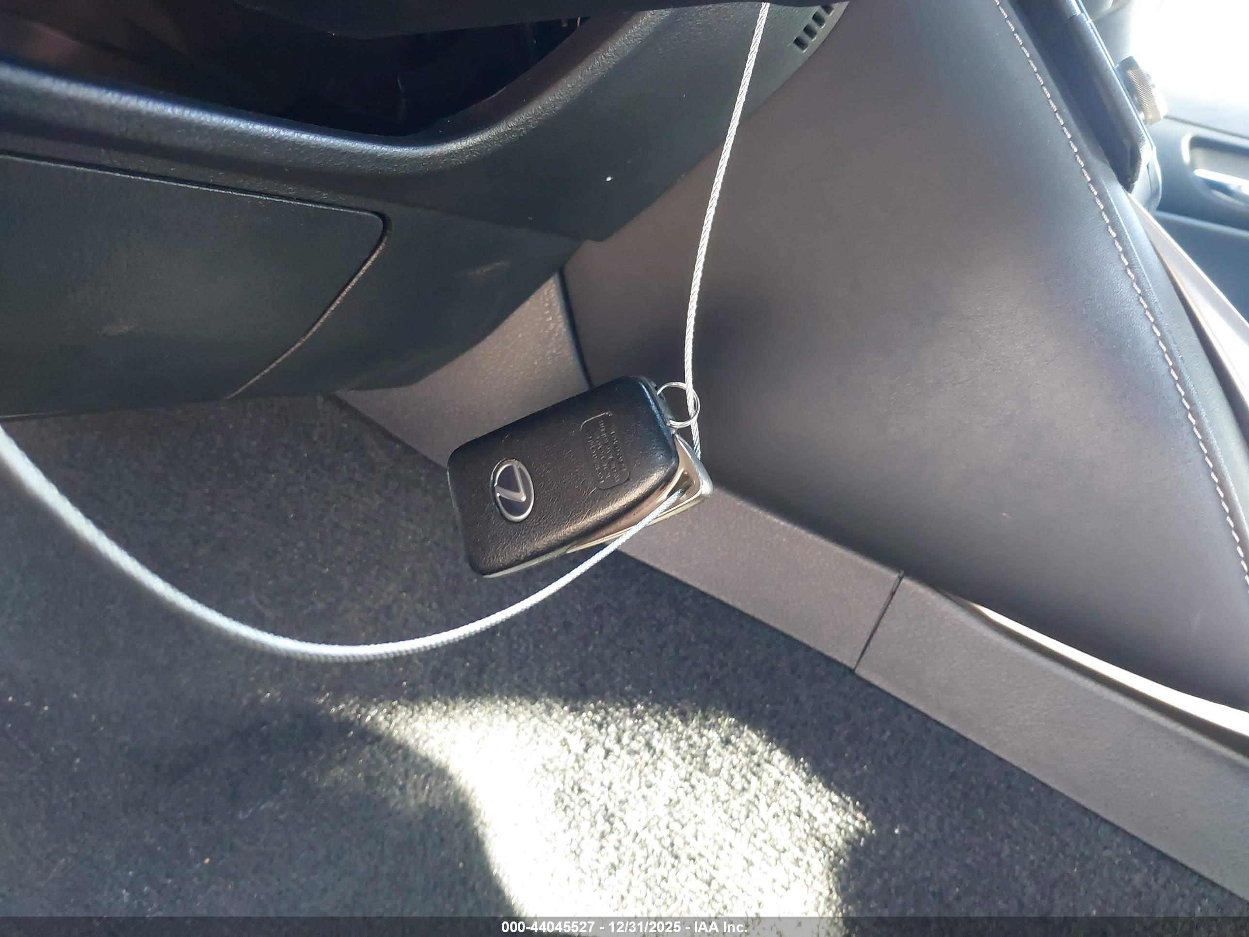 LEXUS IS image 11