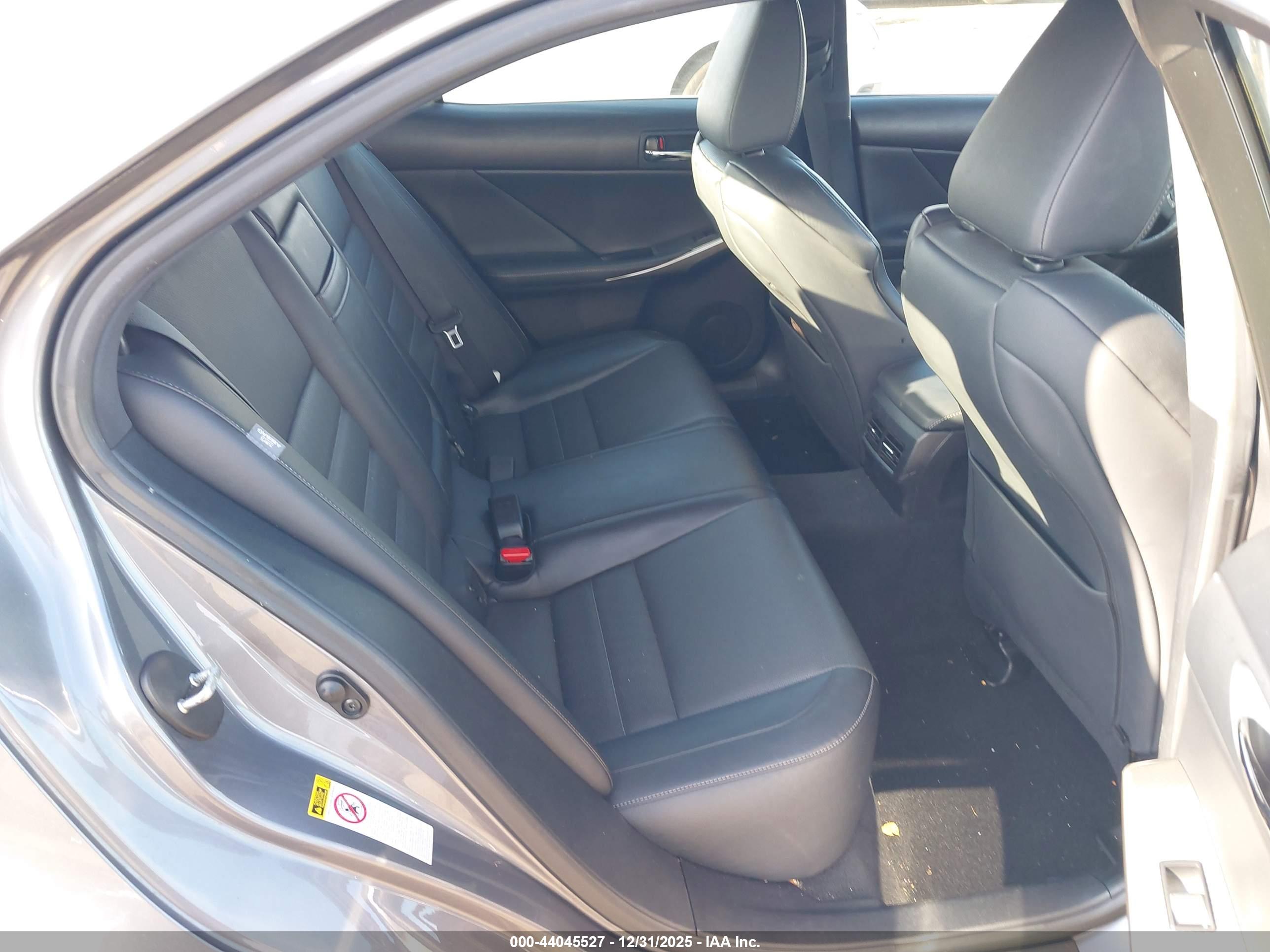 LEXUS IS image 8